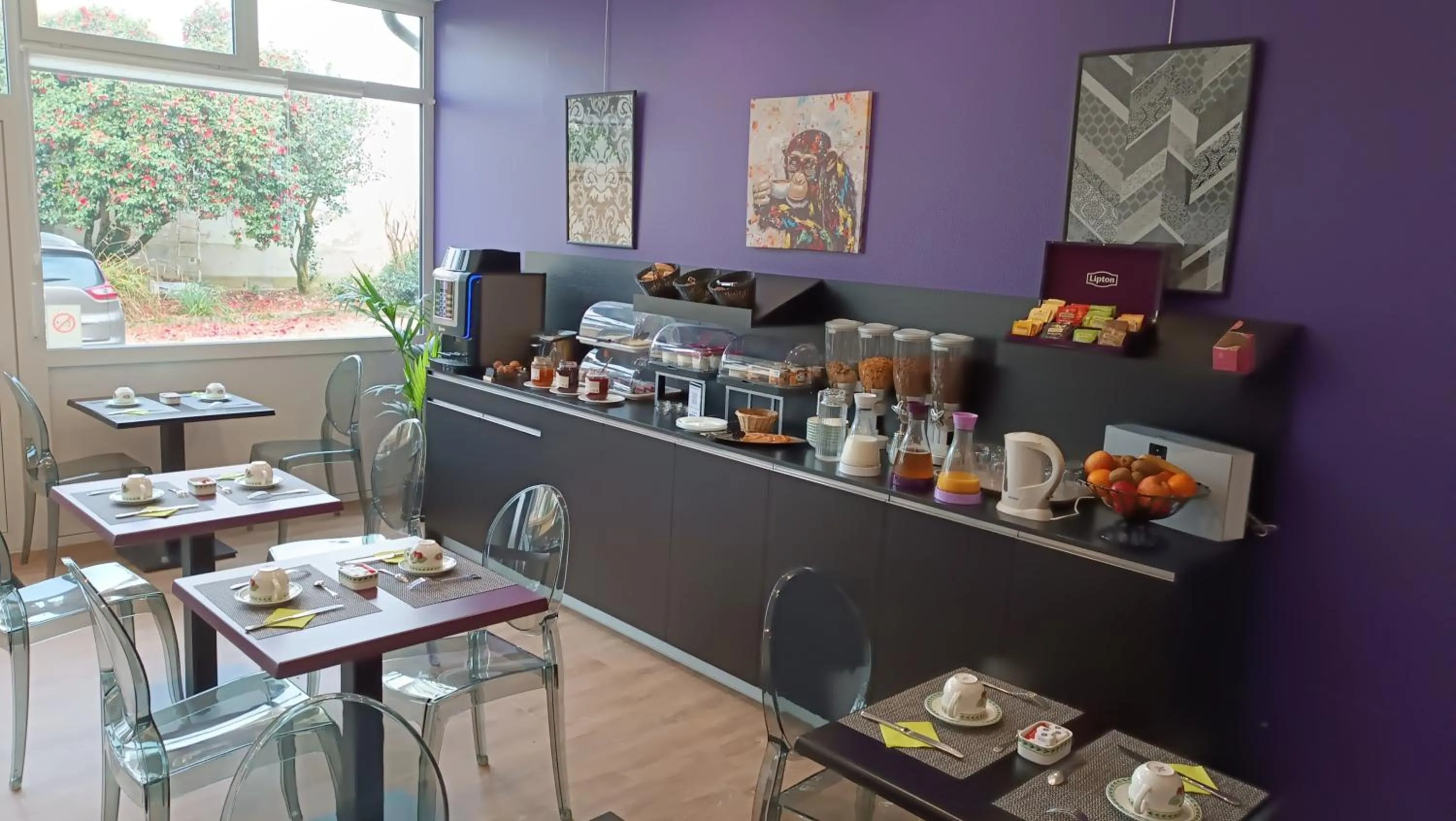 Breakfast in Hôtel Le Rohan Charme et Caractère