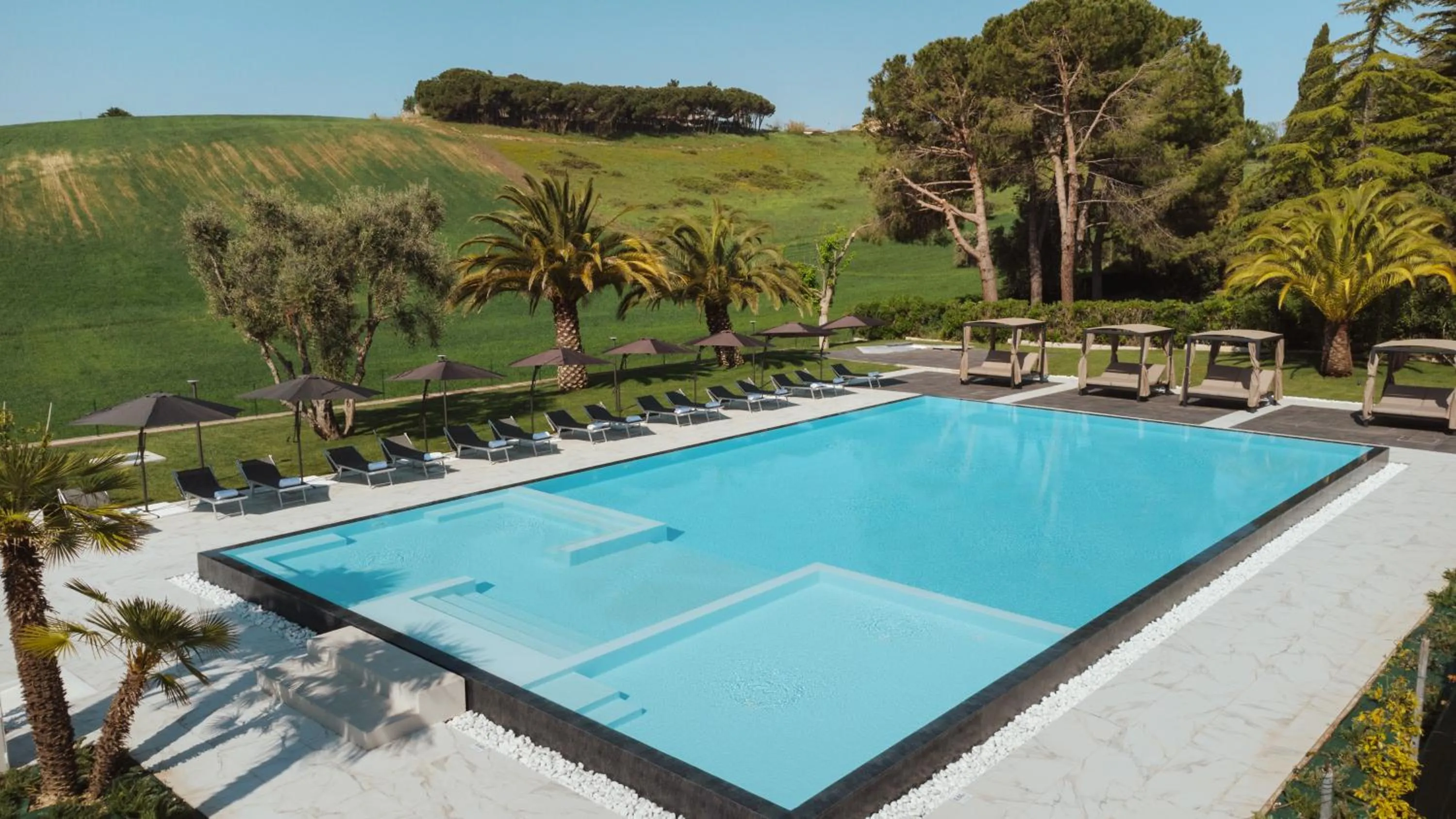 Swimming pool in Pietra Bianca Hotel