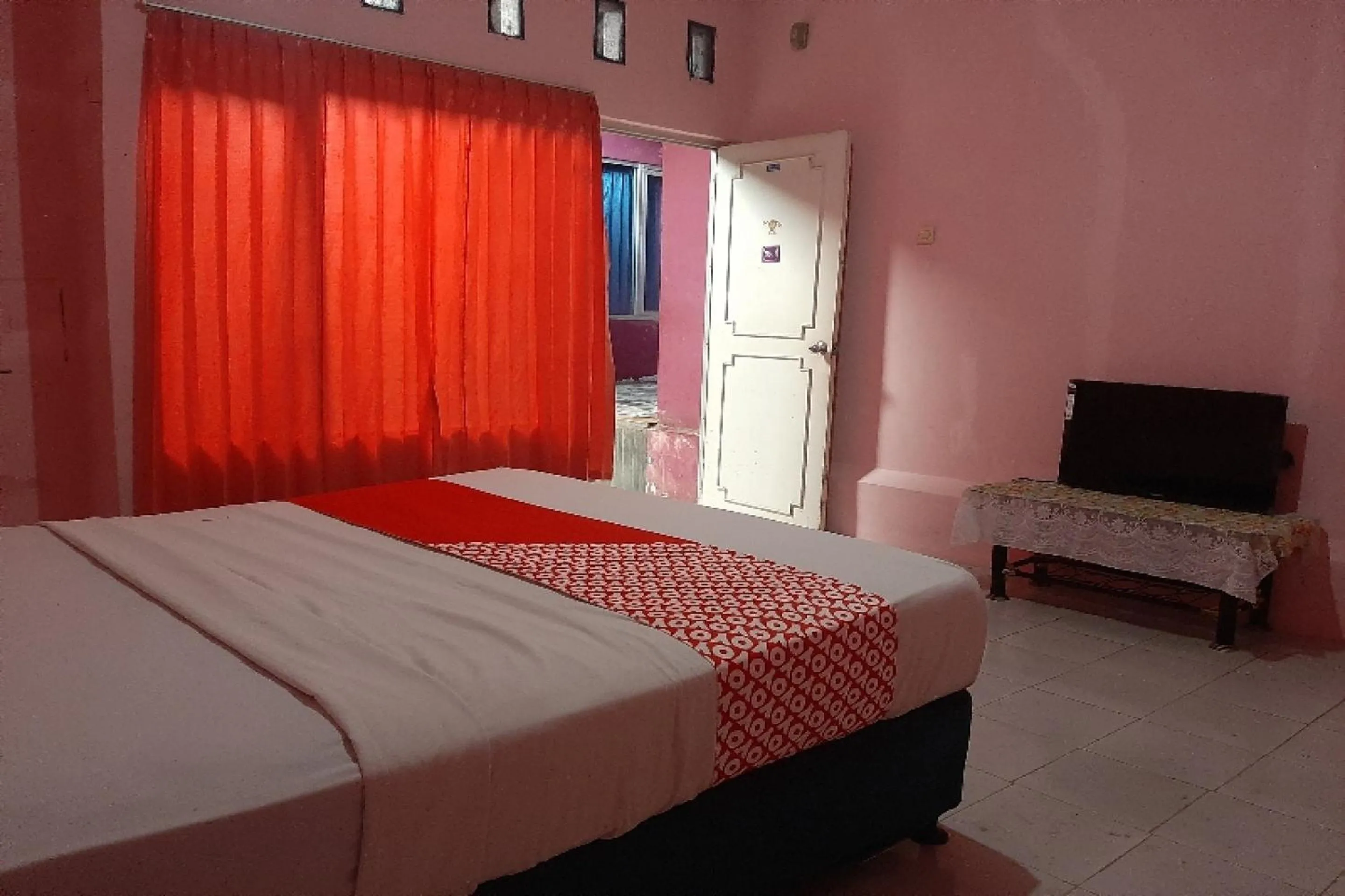 Bedroom, Bed in OYO 90555 Vina Pavilion