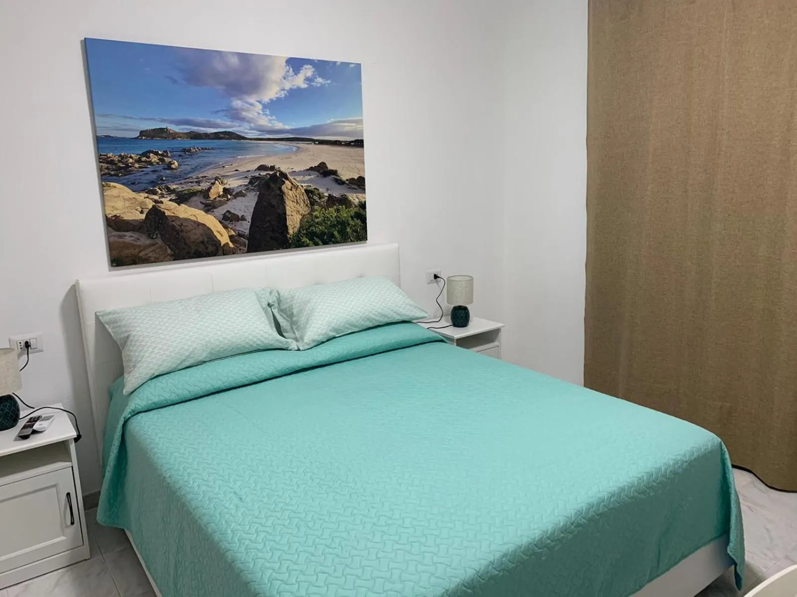 Photo of the whole room, Bed in B&B Bentu de Mari