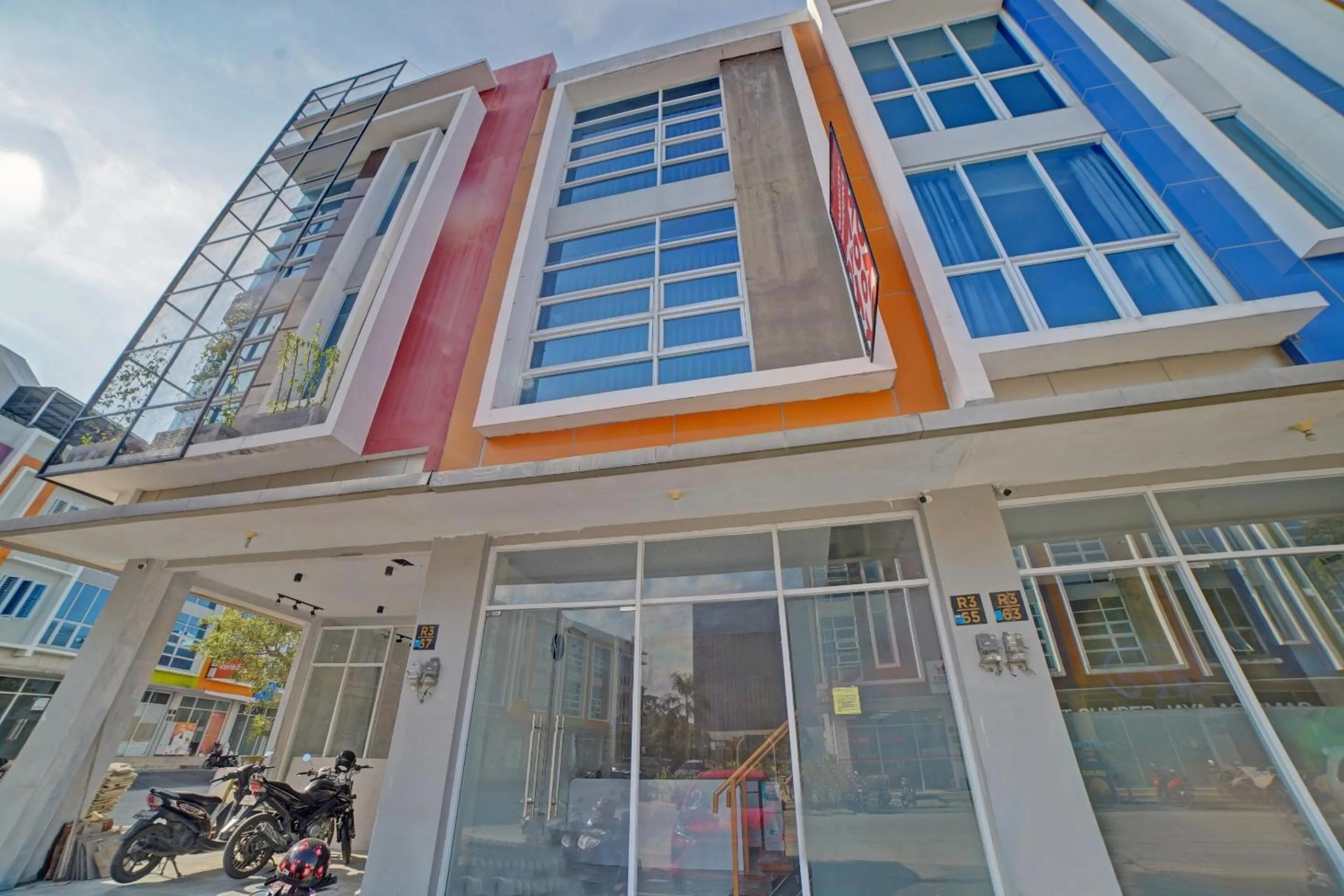 Facade/entrance in Hotel O Gamacity Residence