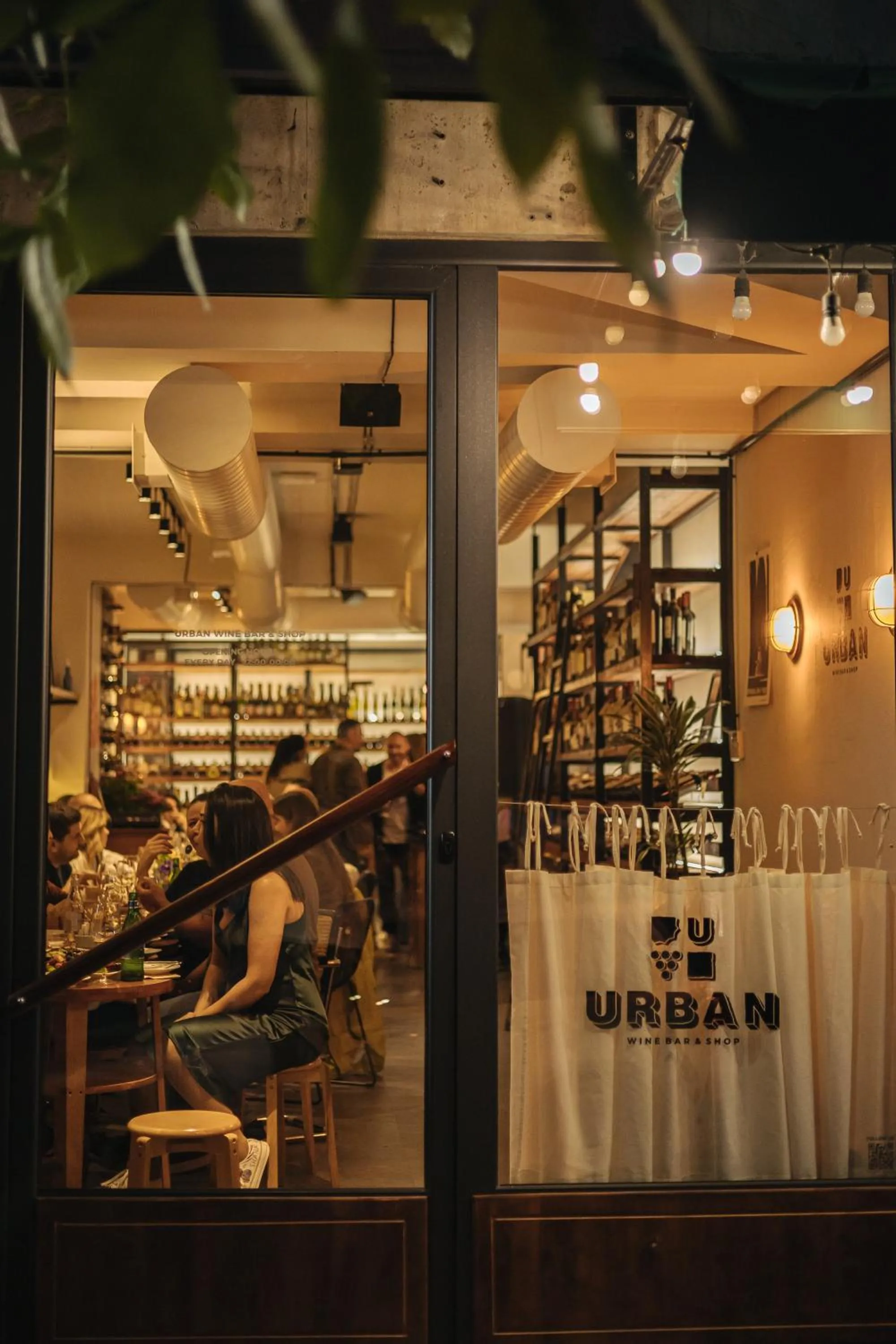 Restaurant/places to eat in Olive hotel