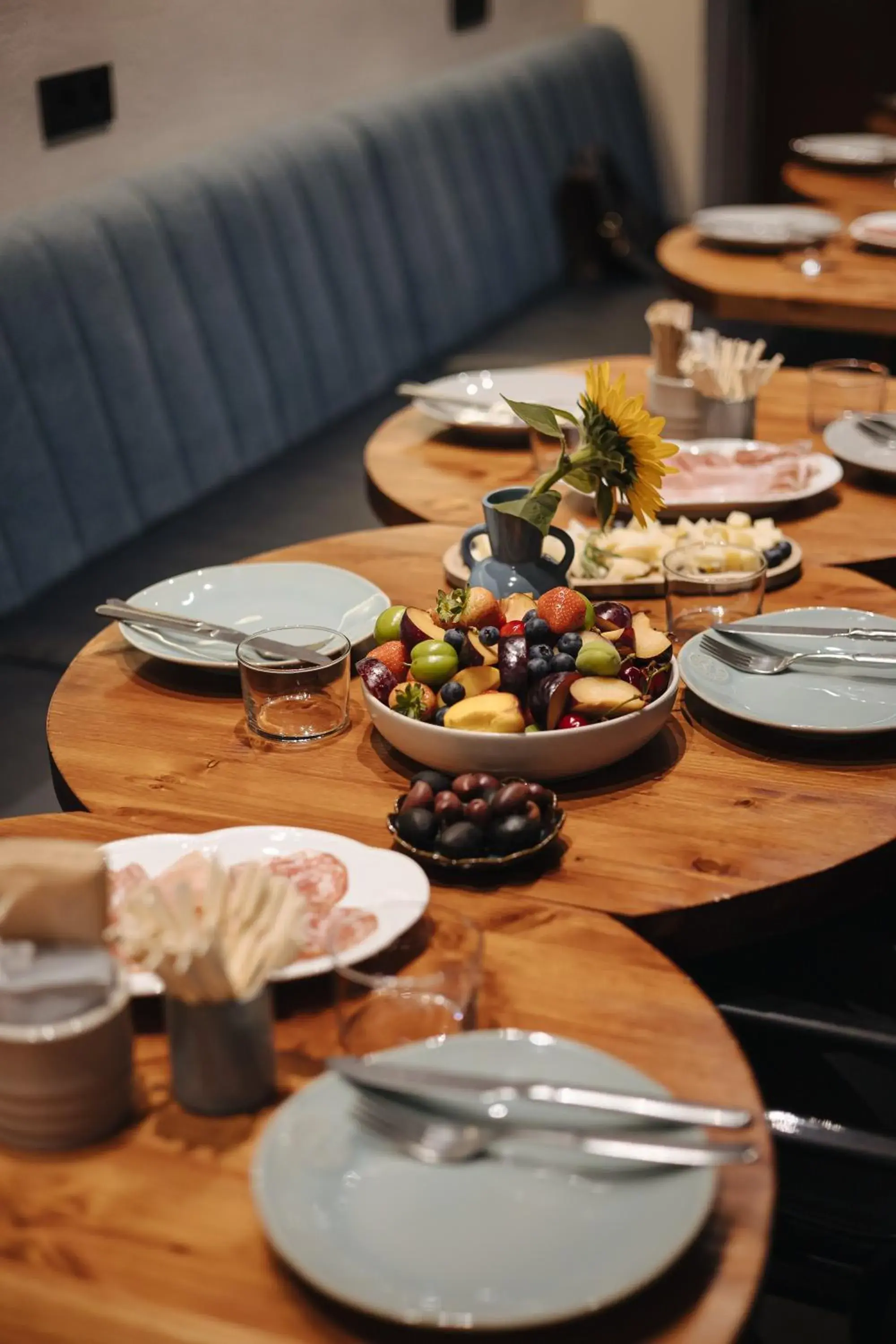 Restaurant/places to eat in Olive hotel Restaurant/places to eat in Olive hotel