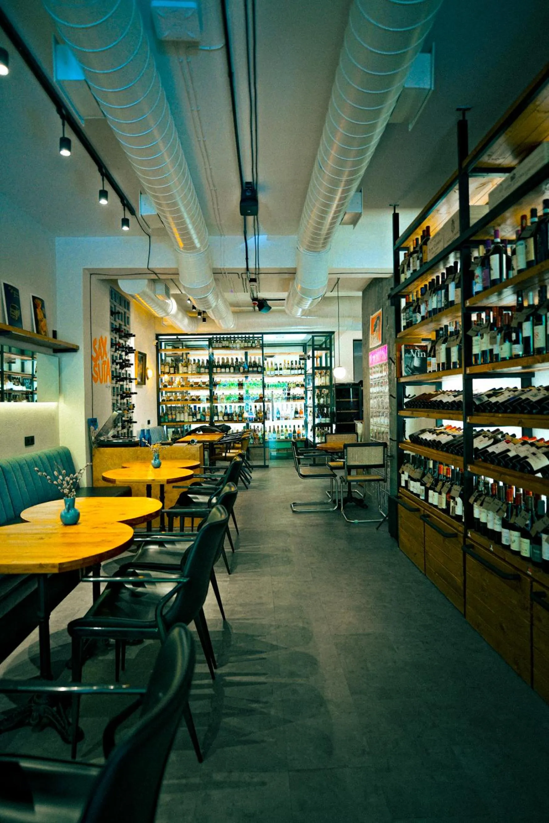 Restaurant/places to eat in Olive hotel