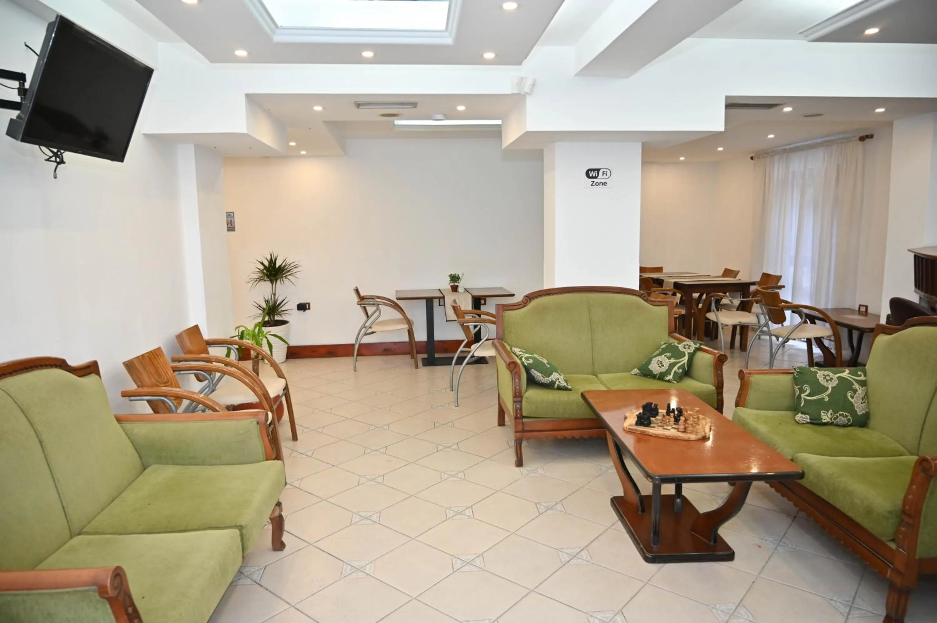 Restaurant/places to eat in Hotel Globo