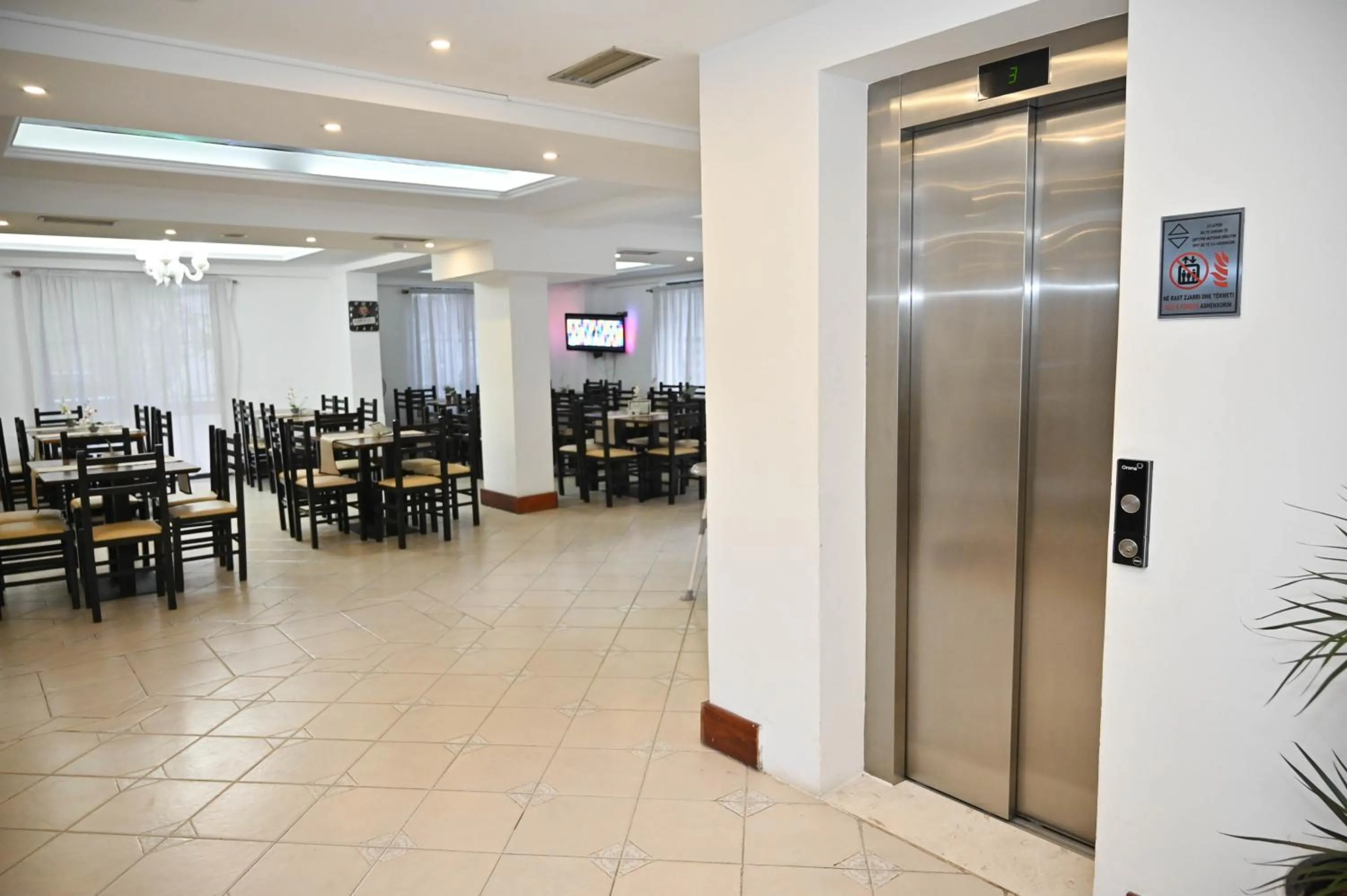 Restaurant/places to eat in Hotel Globo