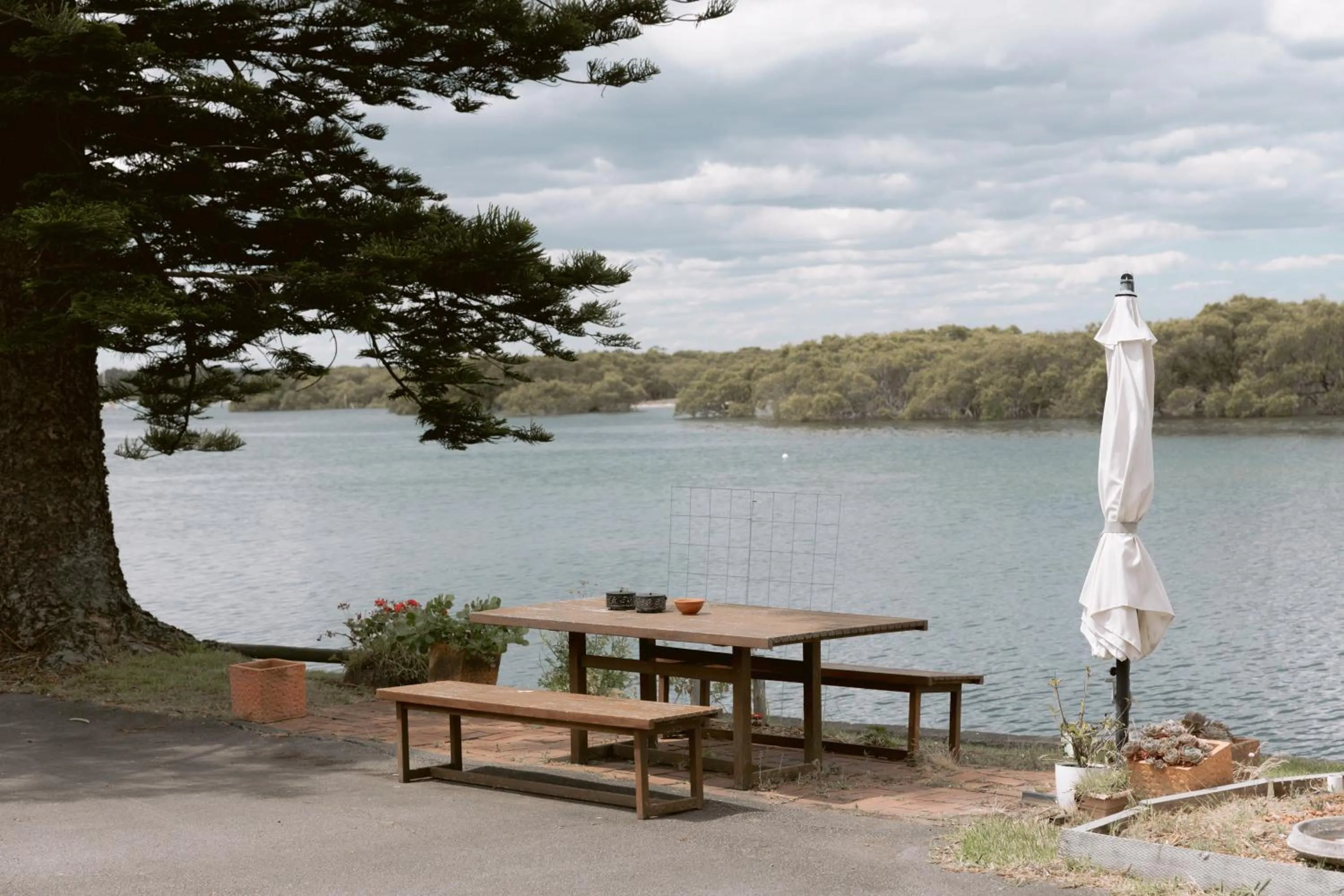 Black Swan Waterfront Motel