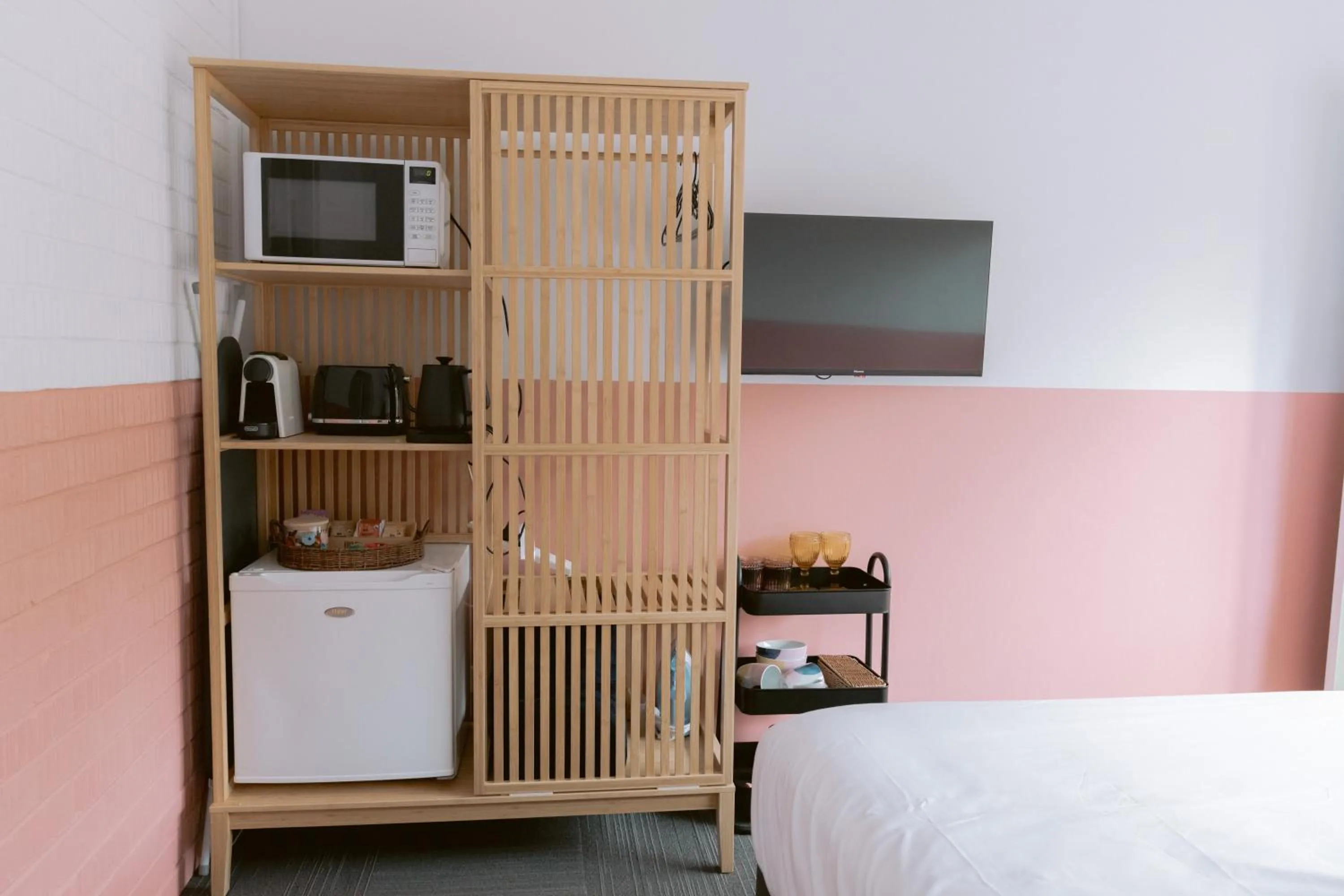 Bed in Black Swan Waterfront Motel