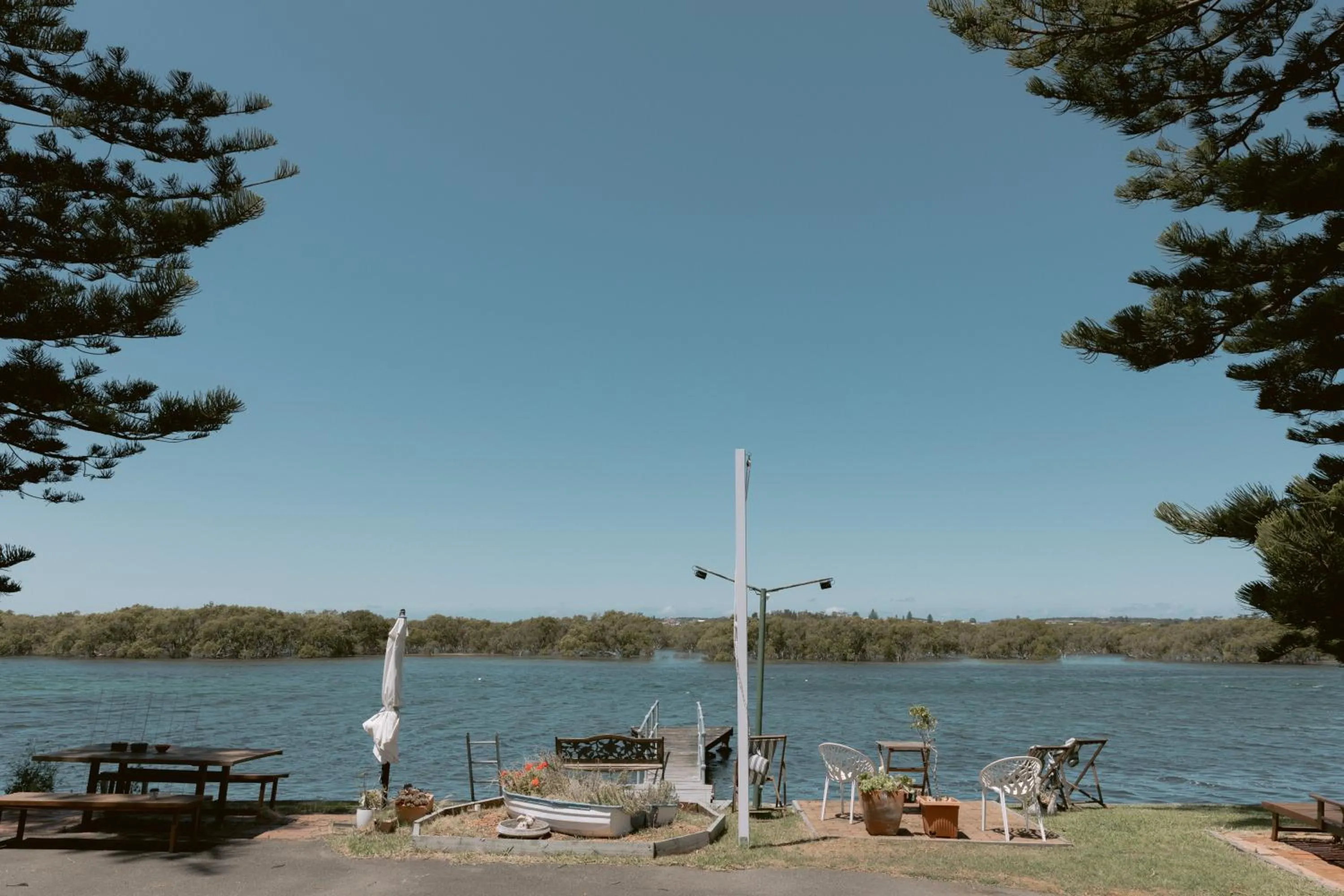Black Swan Waterfront Motel