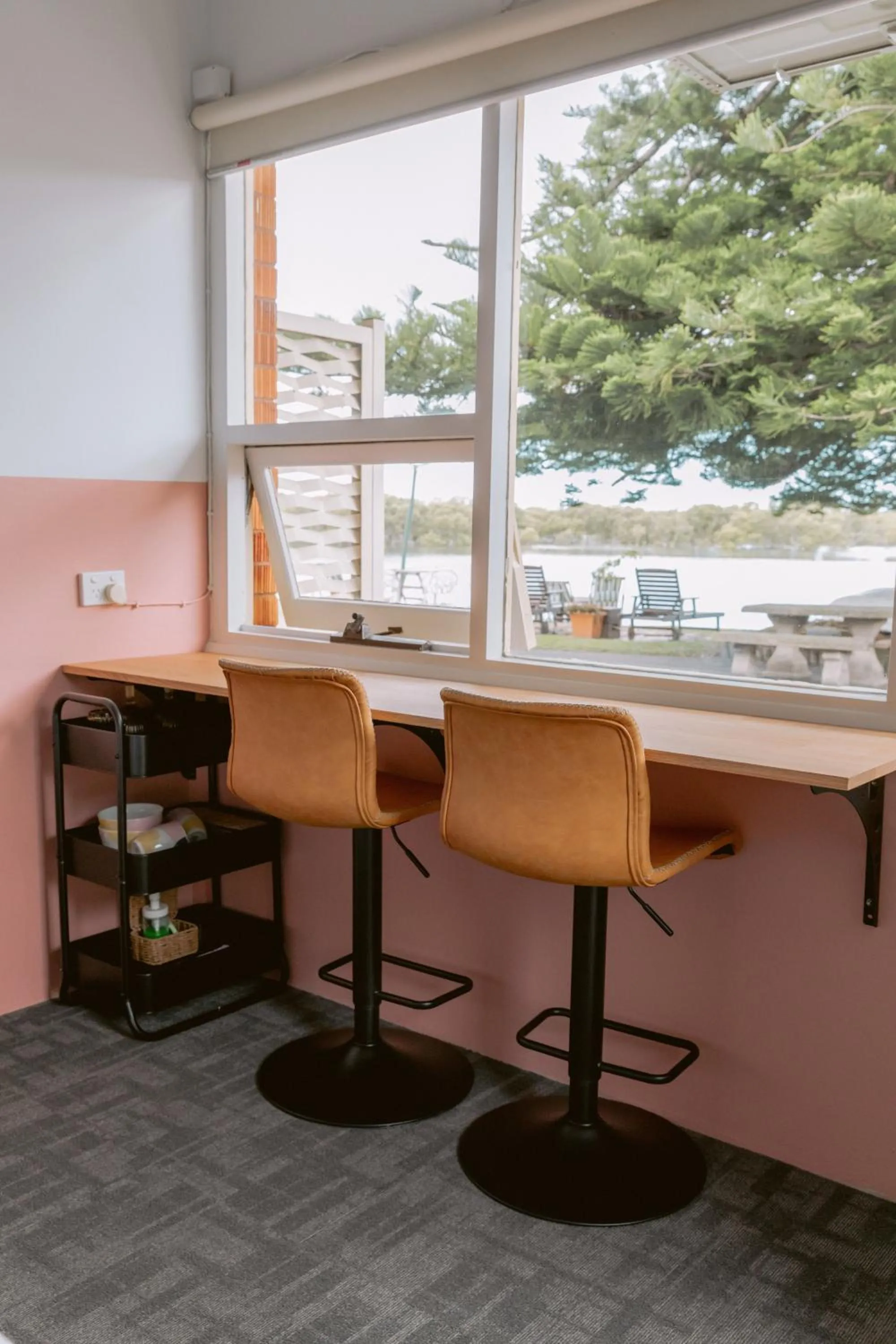 Black Swan Waterfront Motel