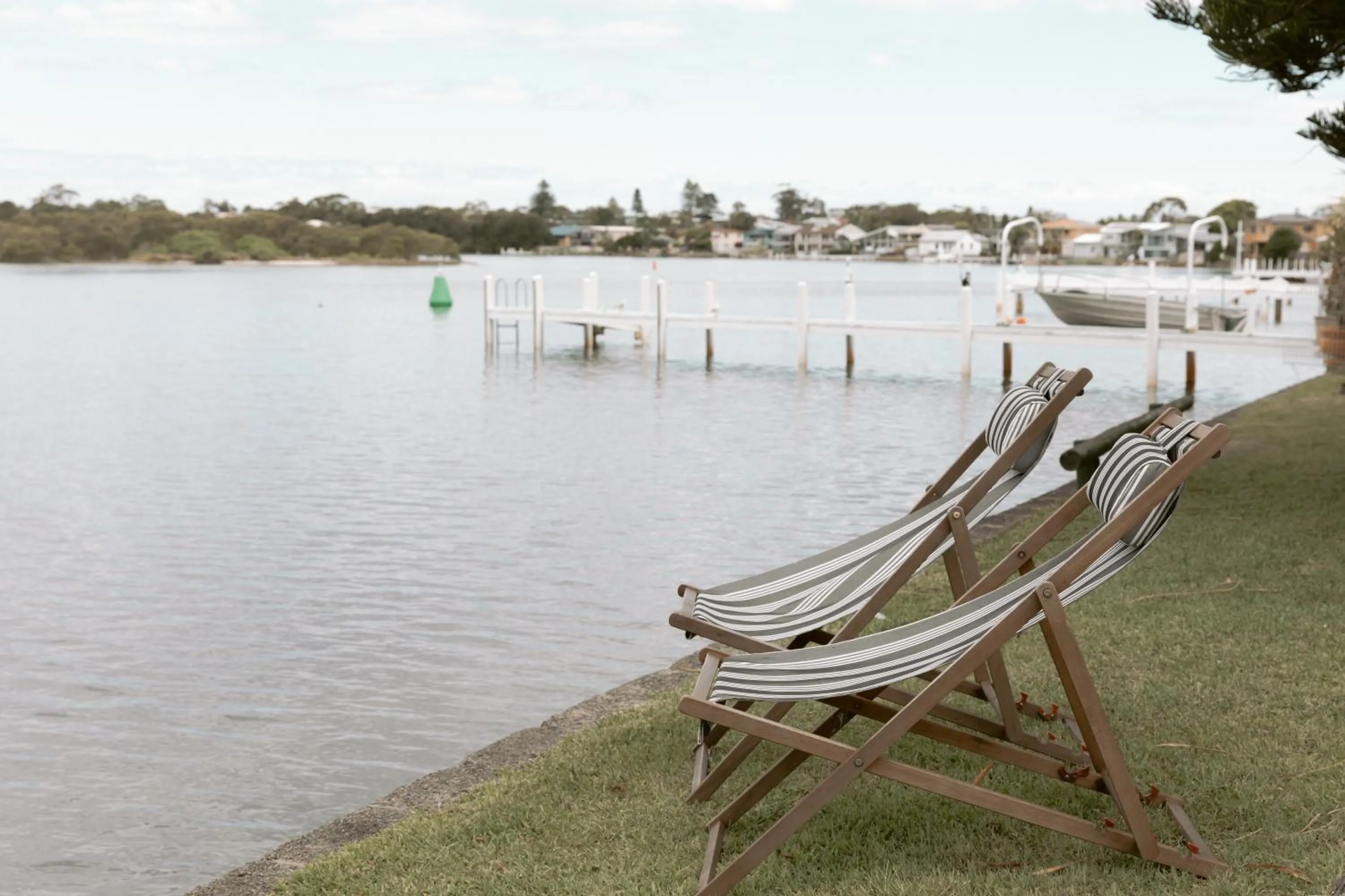 Black Swan Waterfront Motel