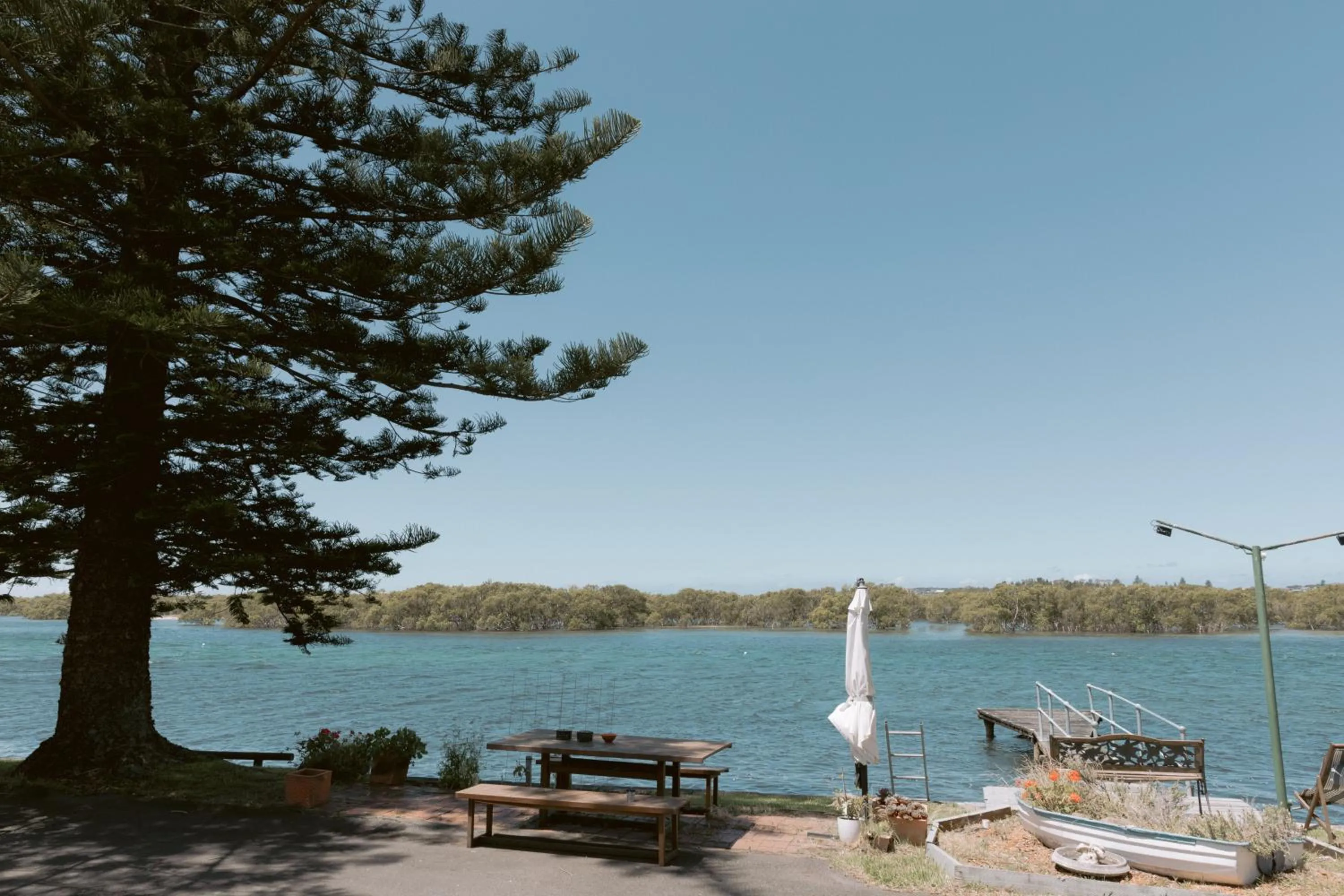 Black Swan Waterfront Motel