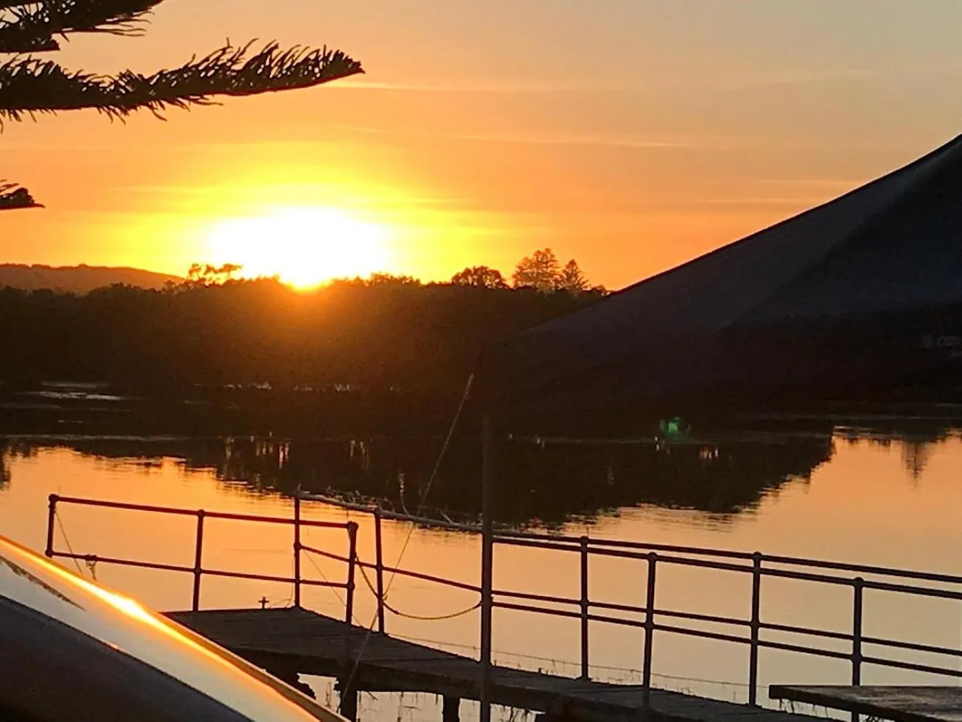 Property building in Black Swan Waterfront Motel