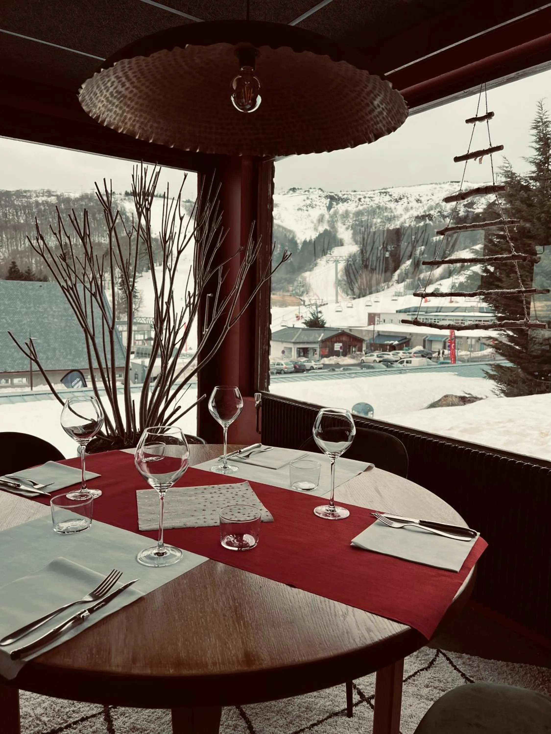 Restaurant/places to eat in Hotel Perdrix