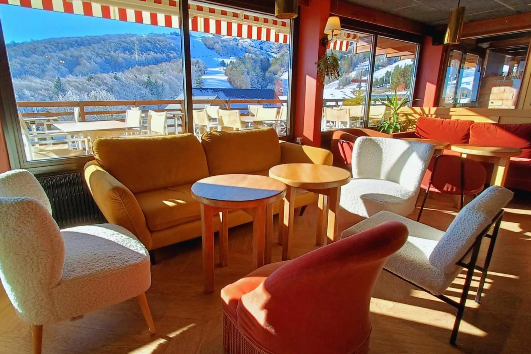 Lounge or bar in Hotel Perdrix