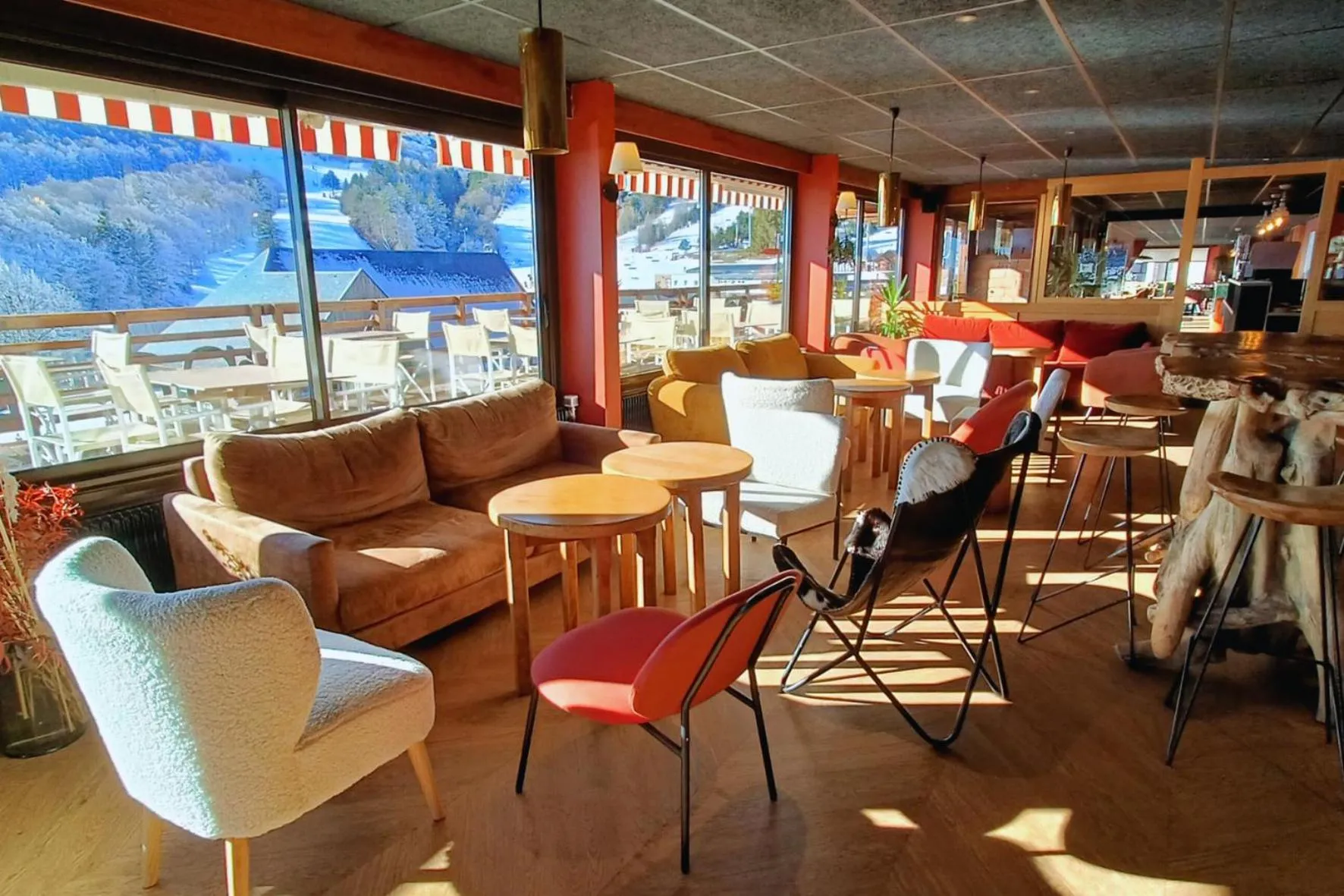 Lounge or bar in Hotel Perdrix