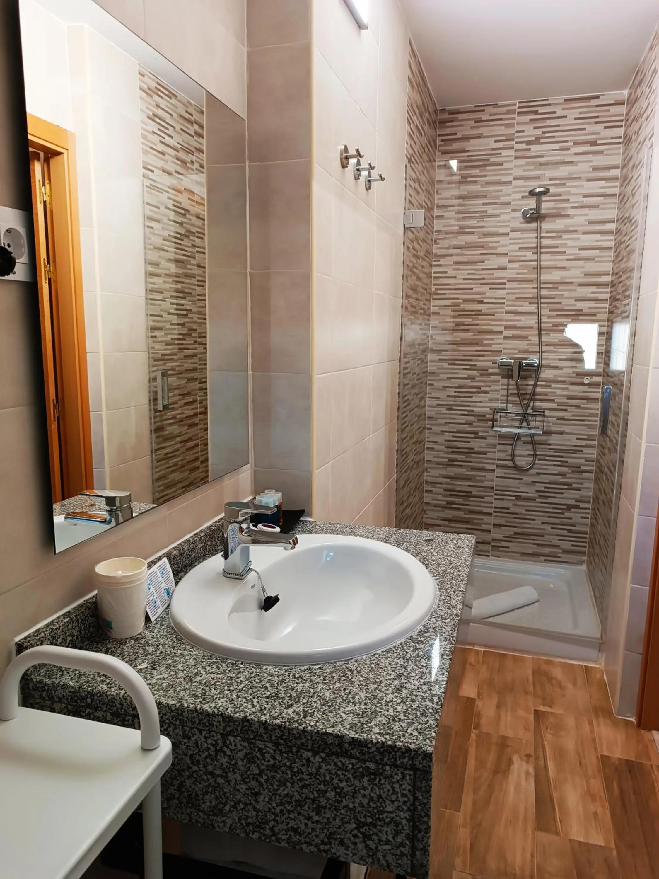 Shower in Hotel Alma Rosa