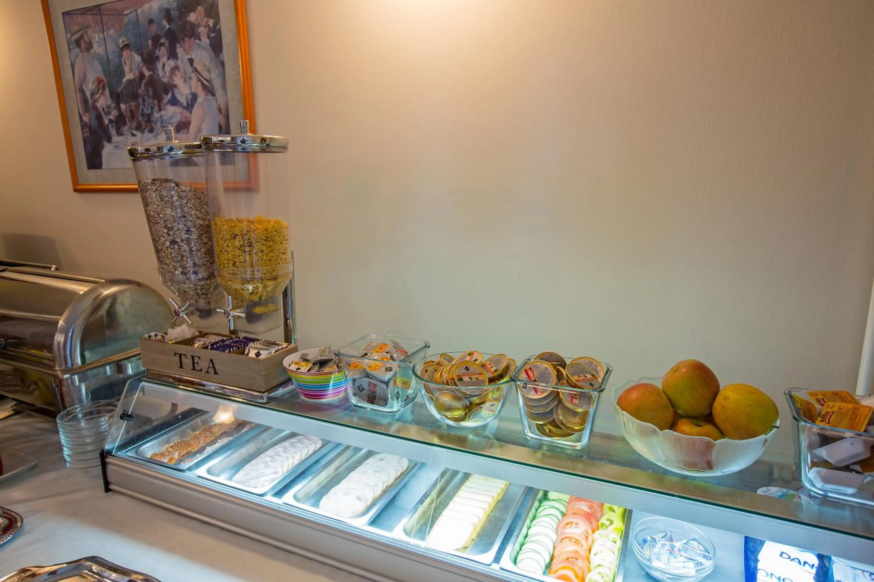 Food and drinks in HELIOS Hotel Apartments