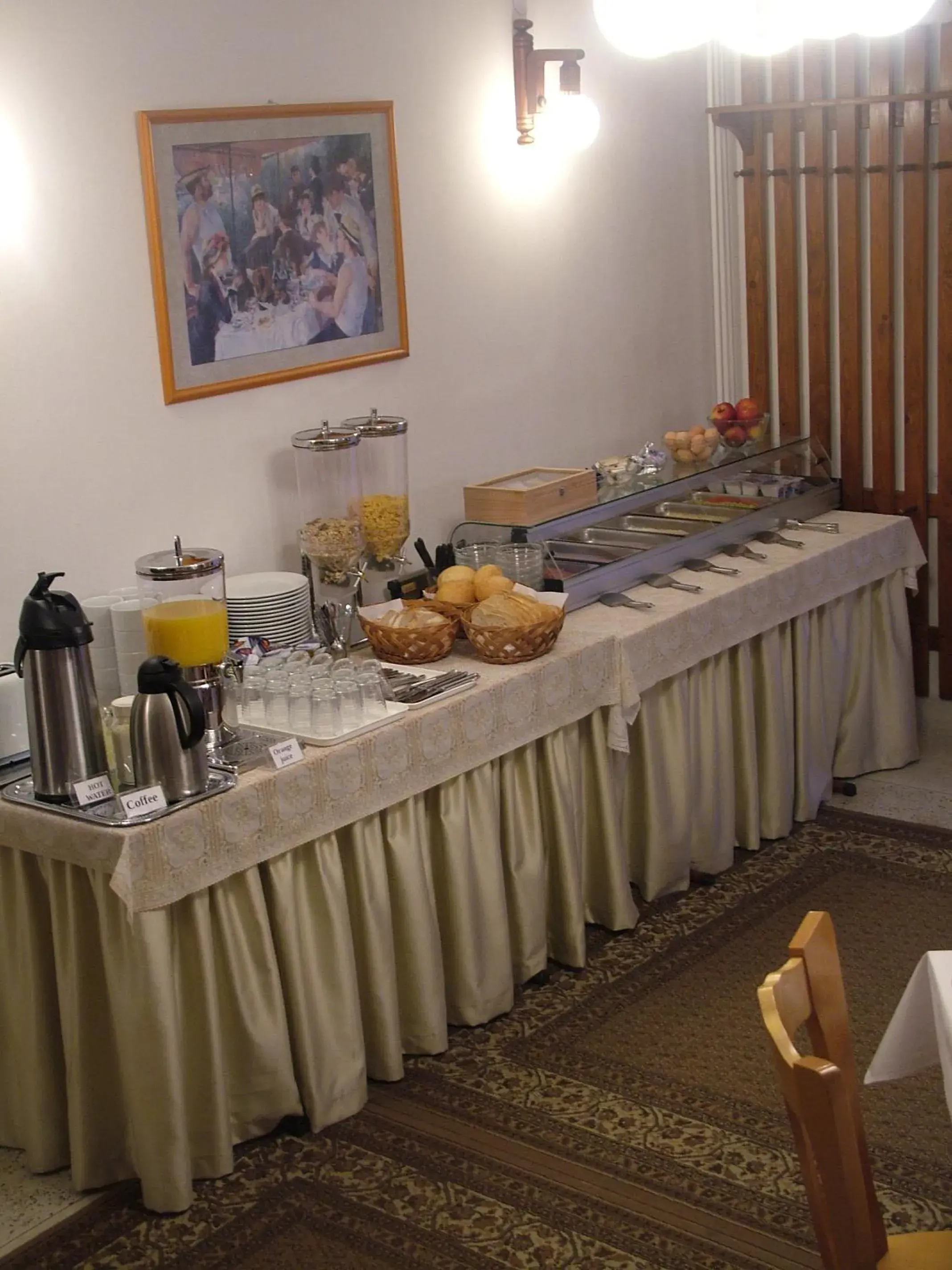 Restaurant/places to eat in HELIOS Hotel Apartments
