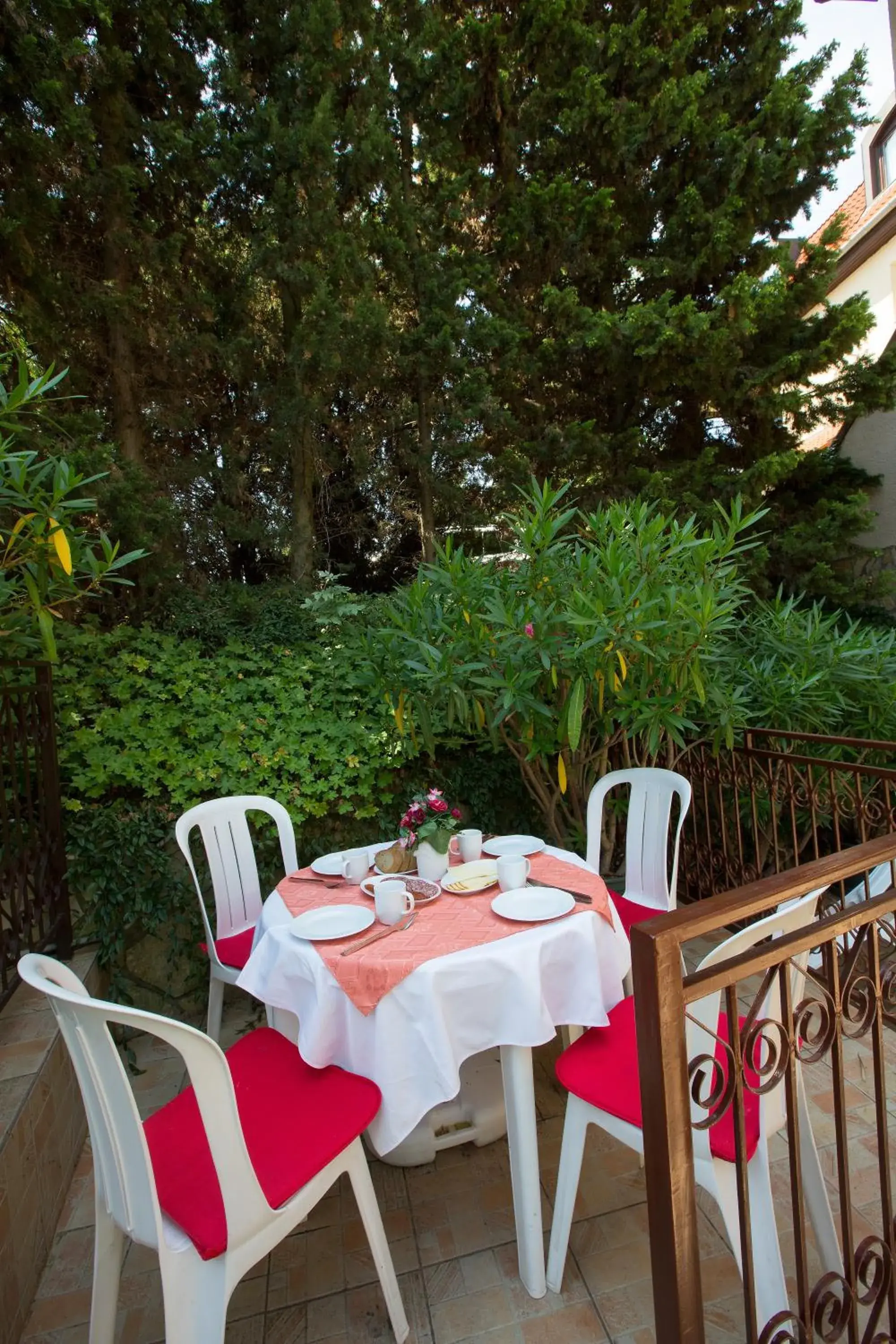 Patio, Restaurant/Places to Eat in HELIOS Hotel Apartments