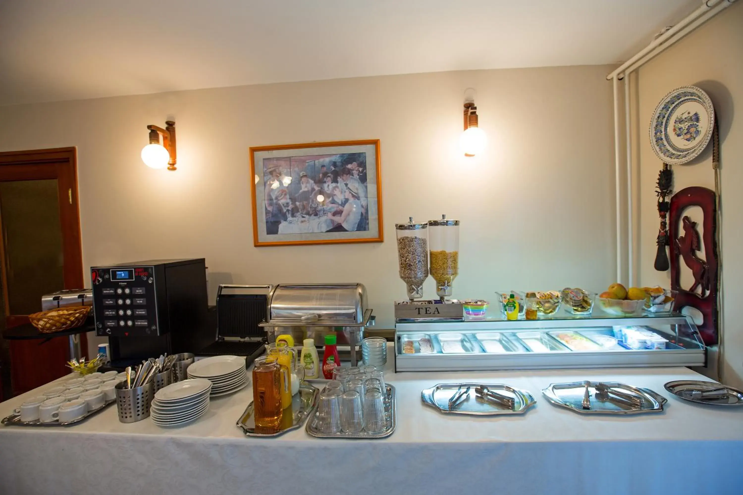 Coffee/tea facilities, Food in HELIOS Hotel Apartments