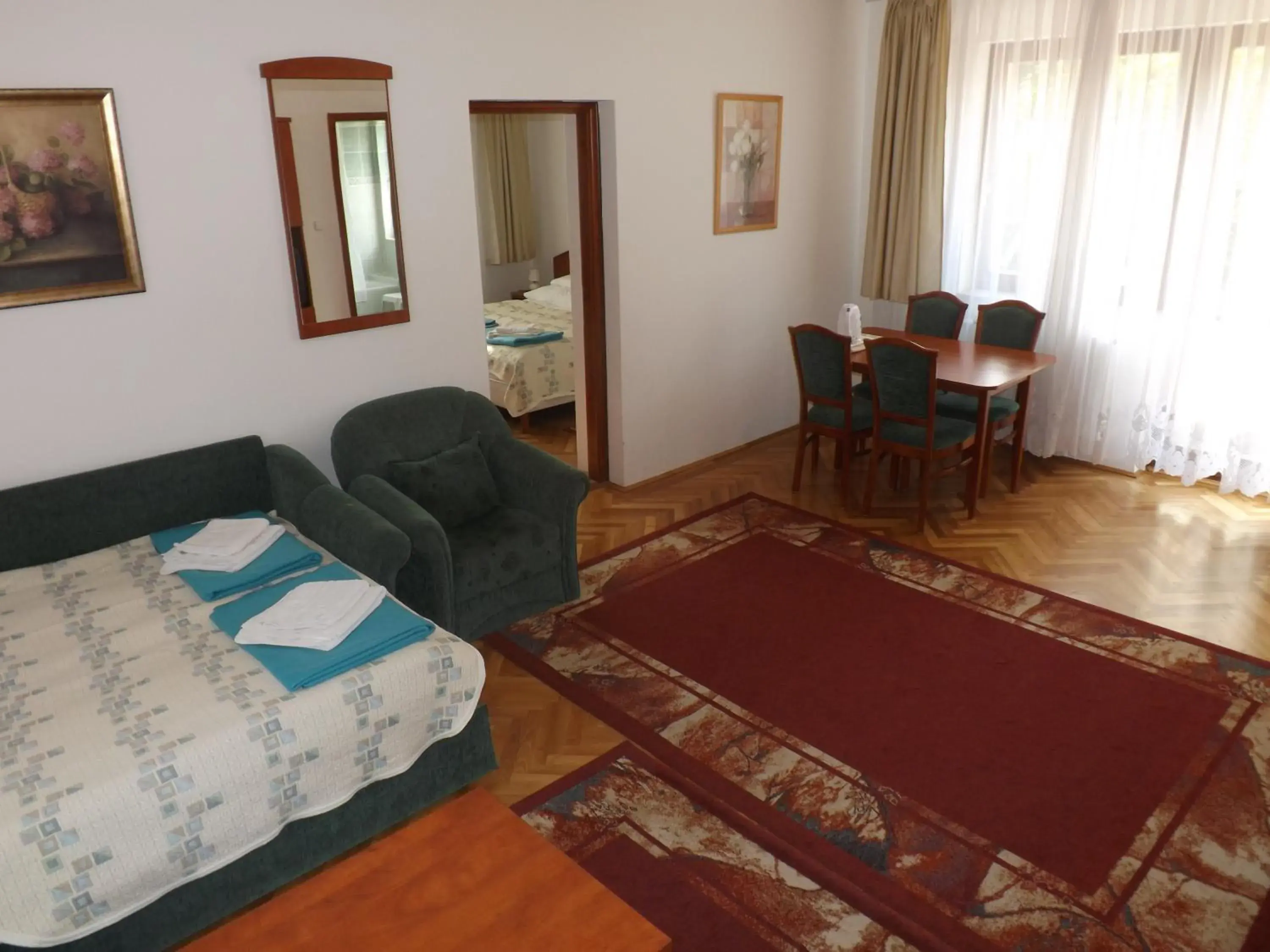 Kitchen or kitchenette, Seating Area in HELIOS Hotel Apartments