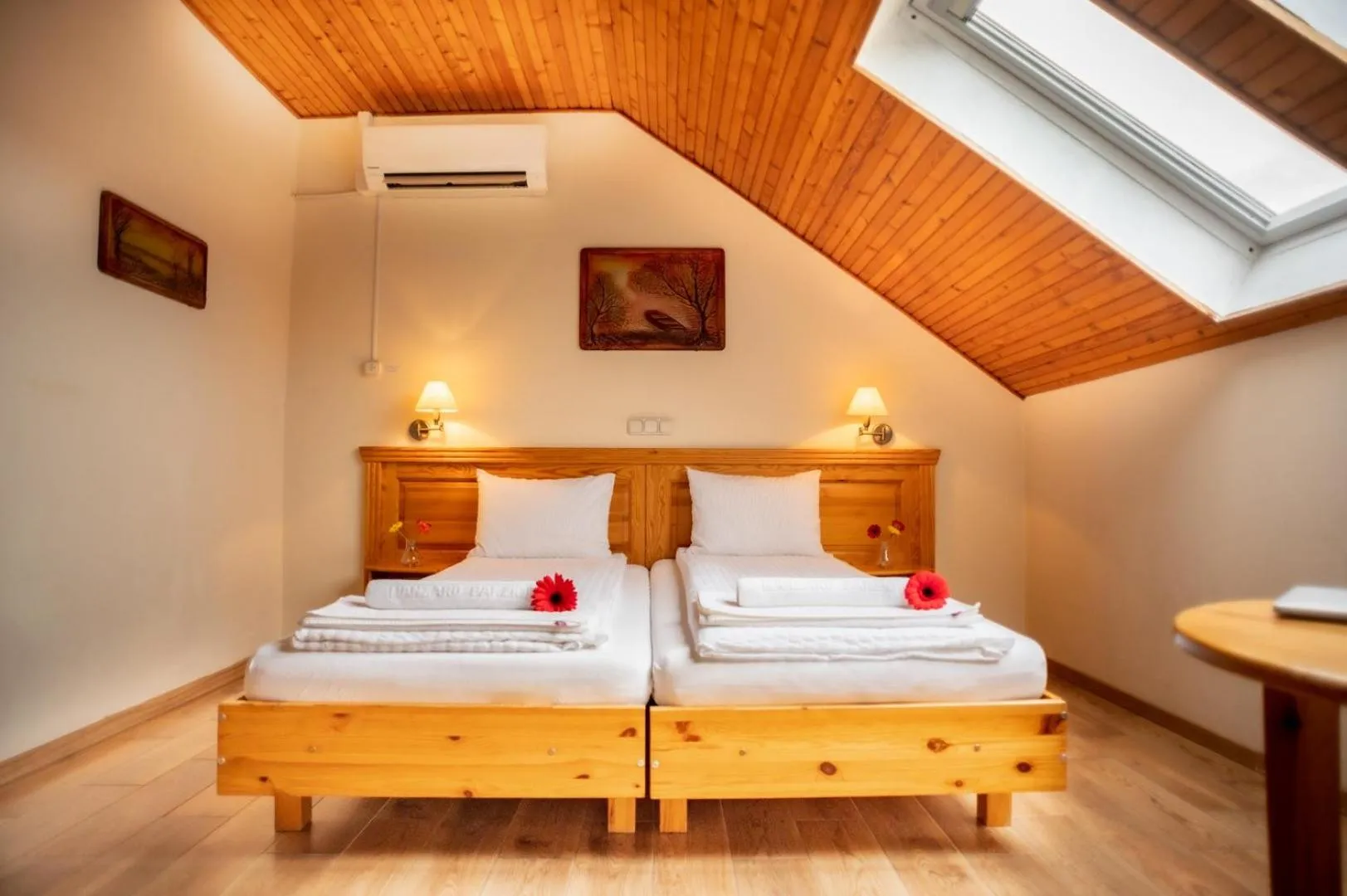 Bed in Hotel Manzard Panzio