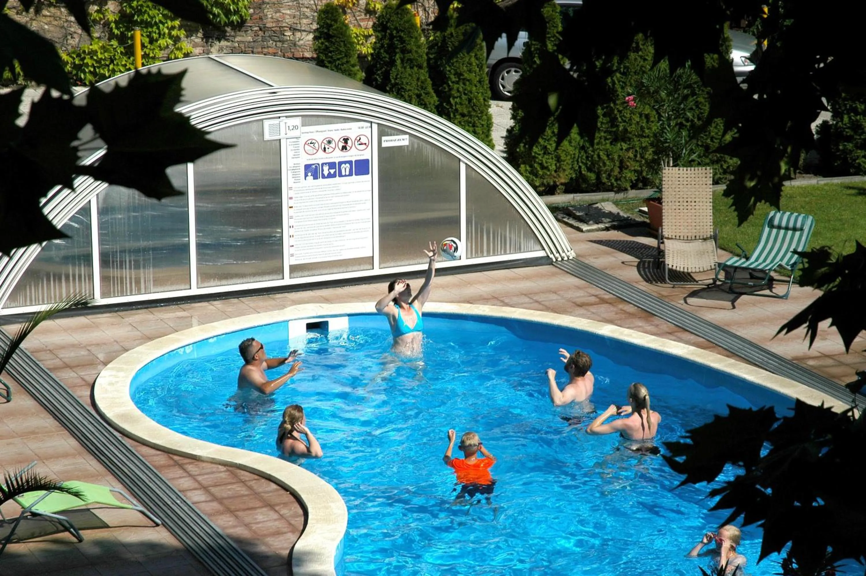 Swimming pool in Hotel Manzard Panzio