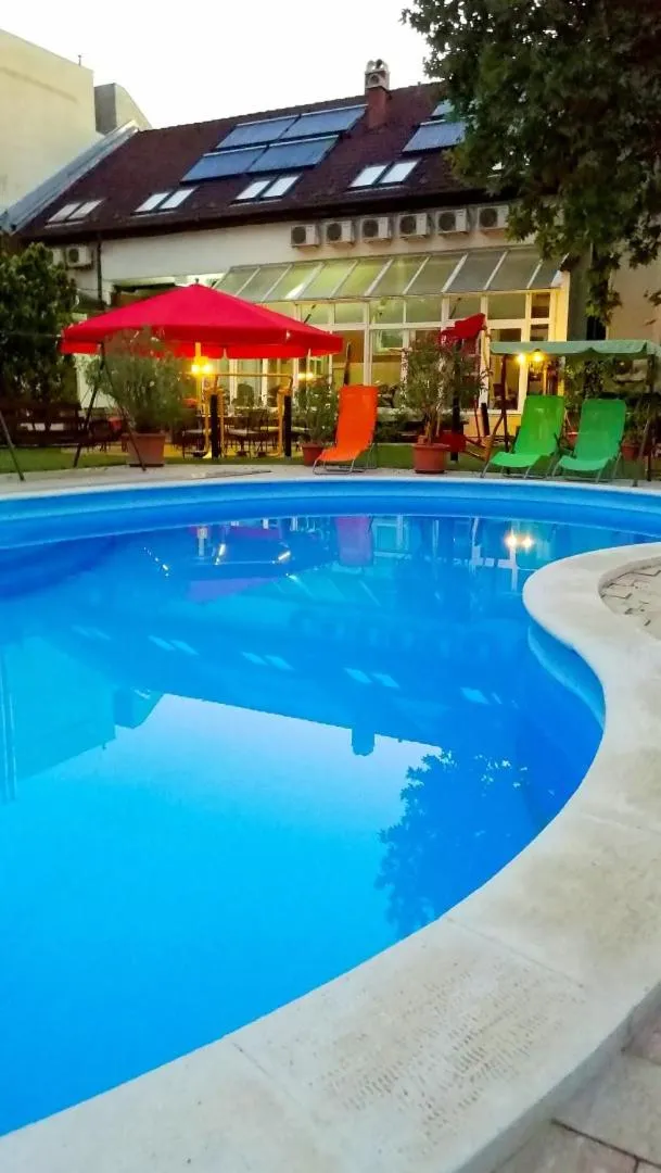 Property building in Hotel Manzard Panzio