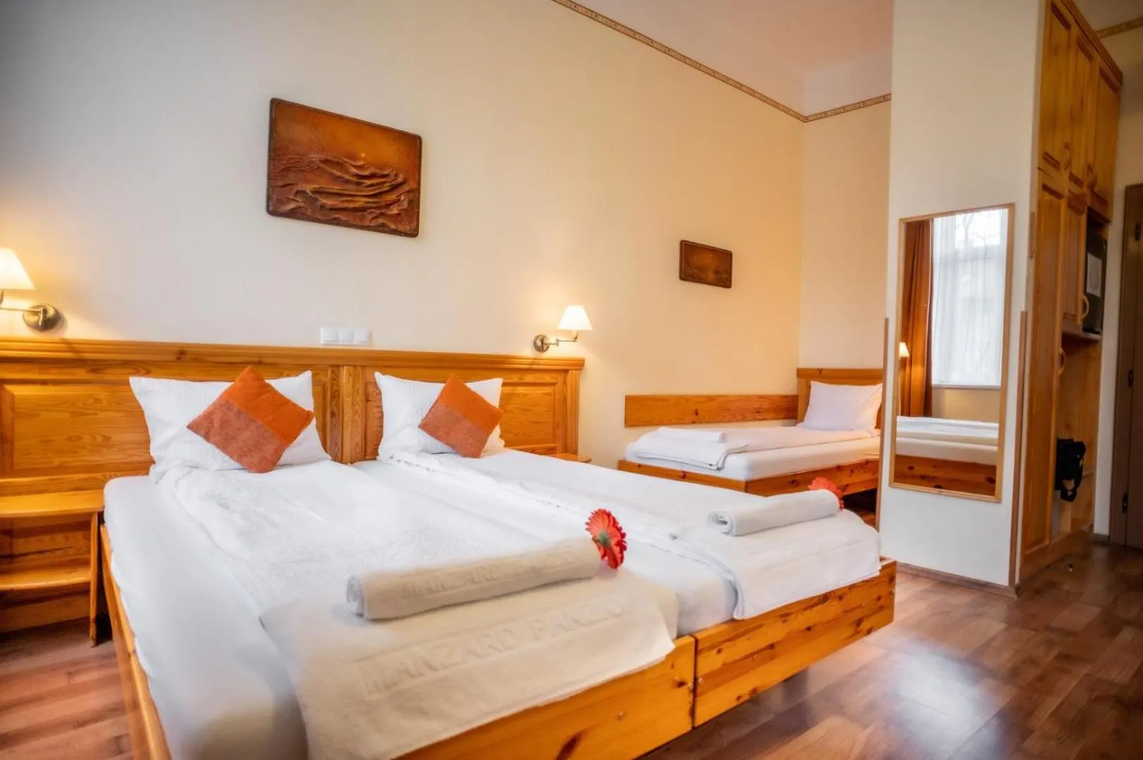 Bed in Hotel Manzard Panzio