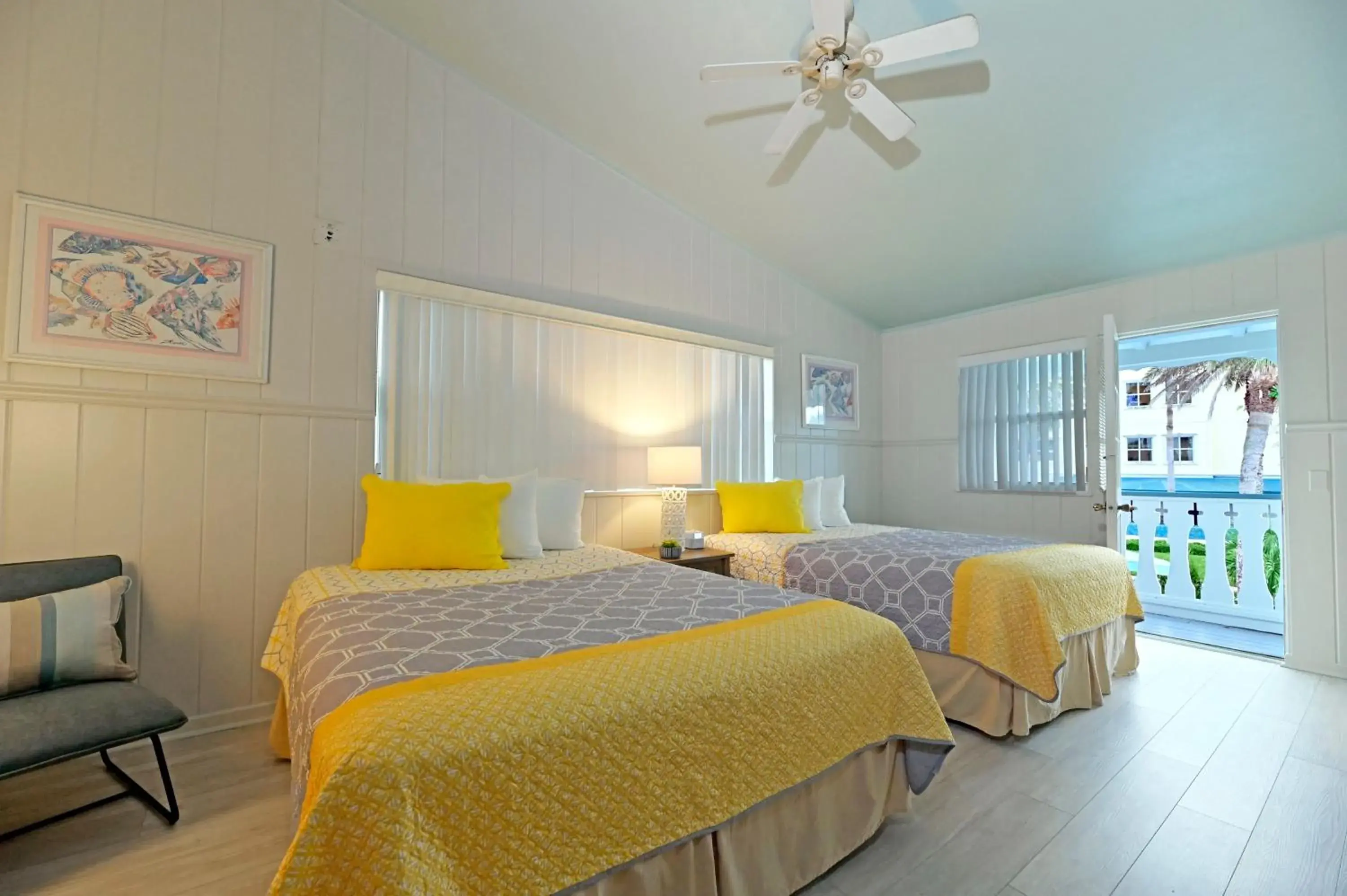 Queen Room in The Islander Inn Queen Room in The Islander Inn