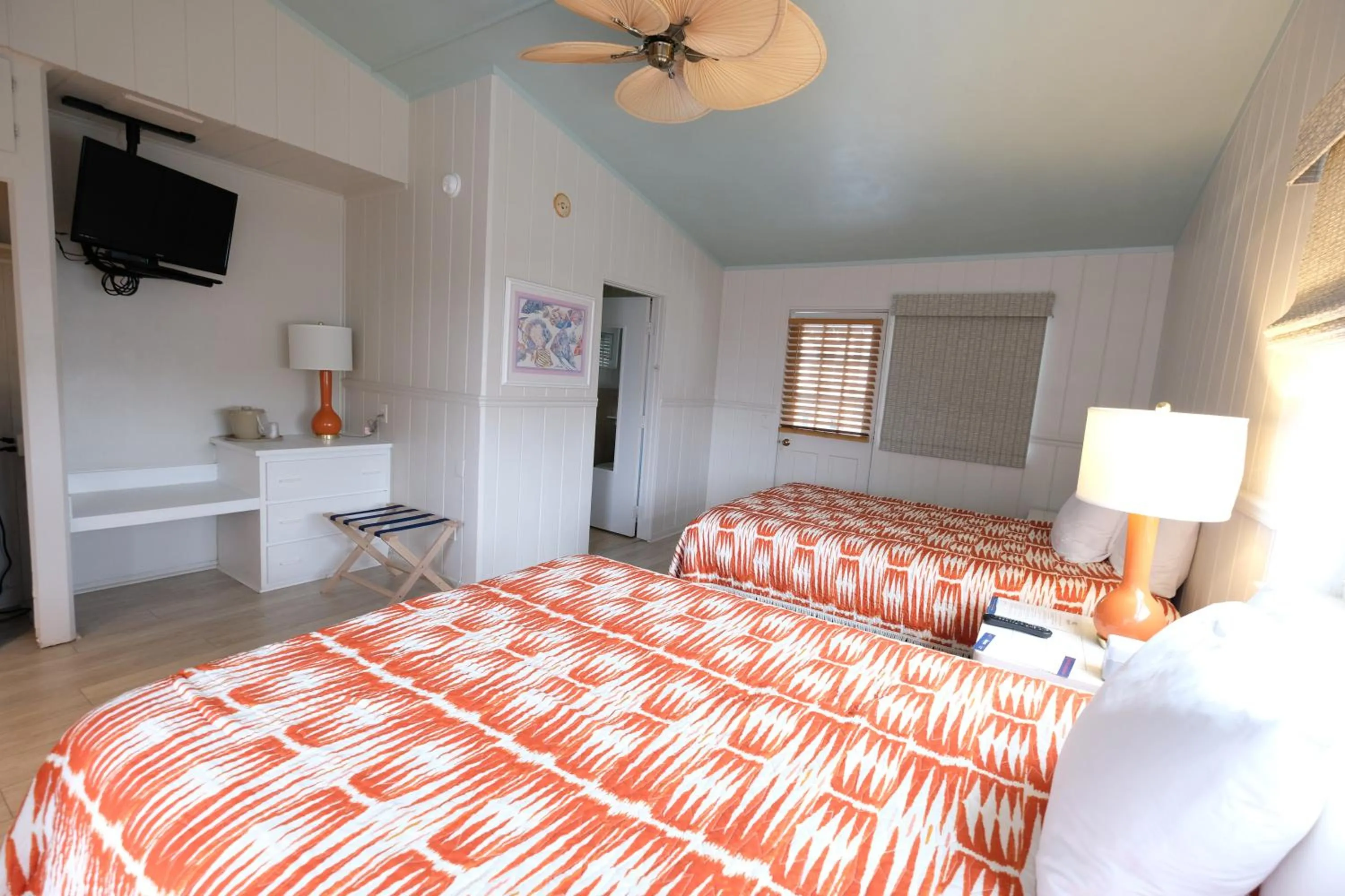 Bed in The Islander Inn