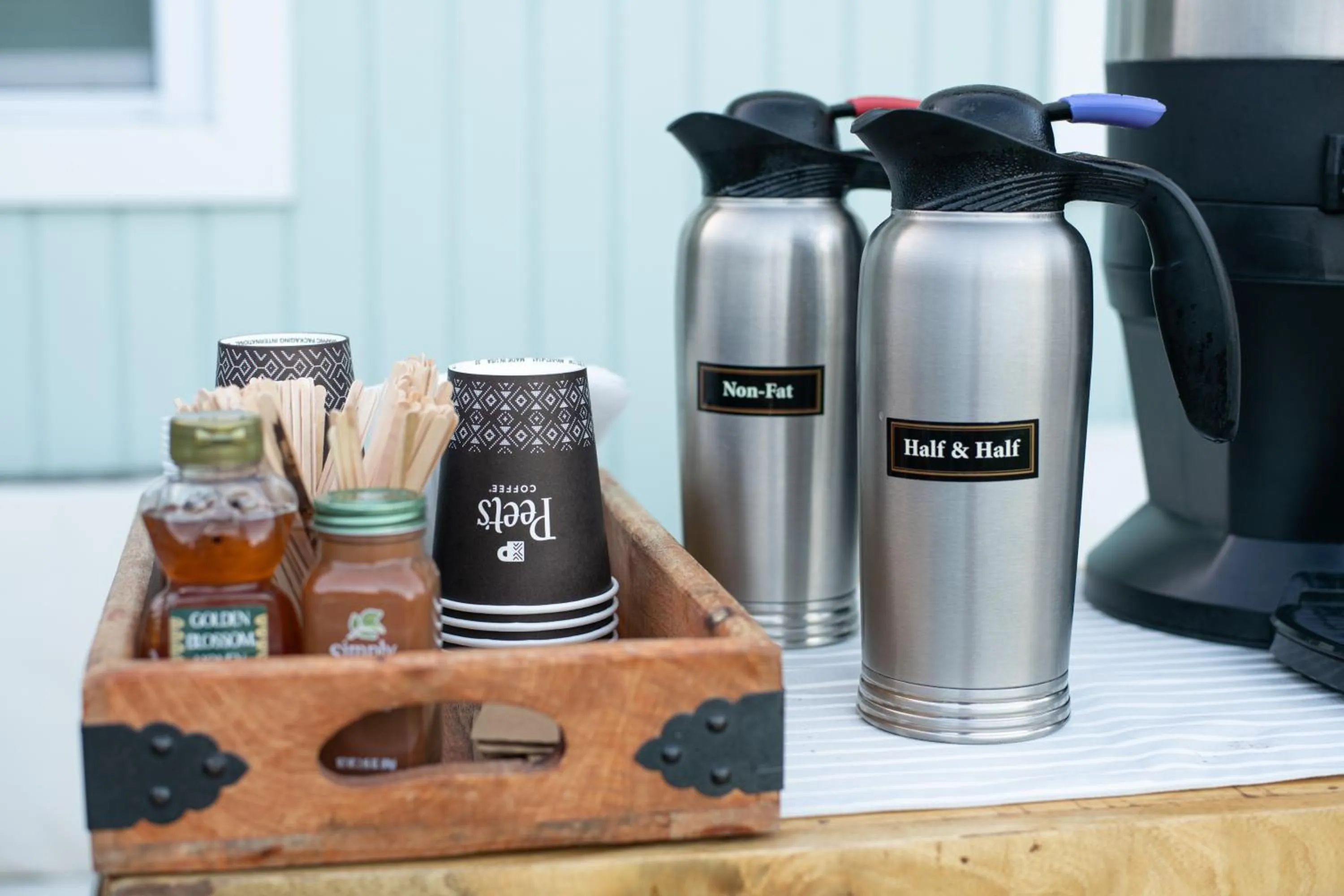 Coffee/tea facilities in The Islander Inn