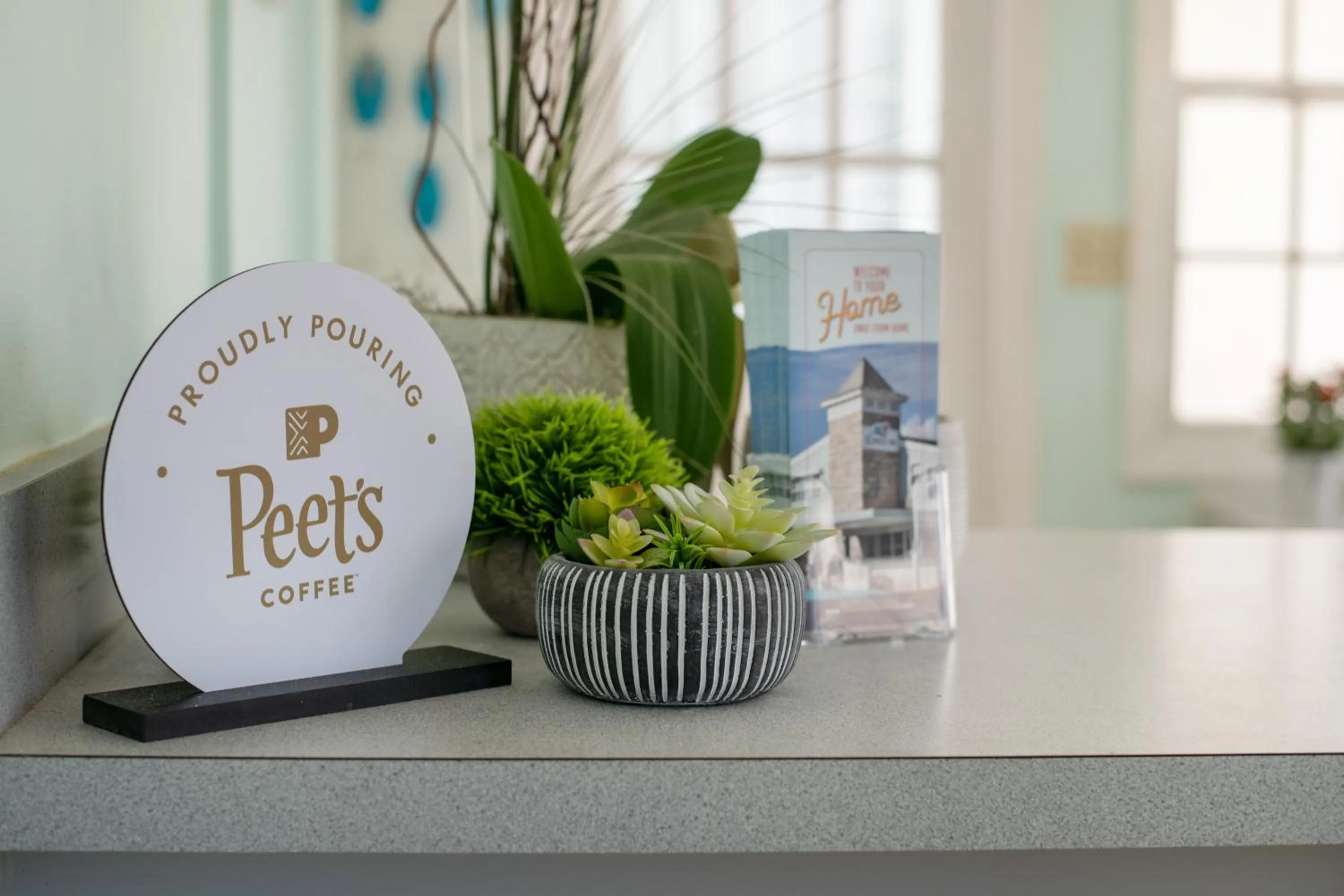 Lobby or reception in The Islander Inn