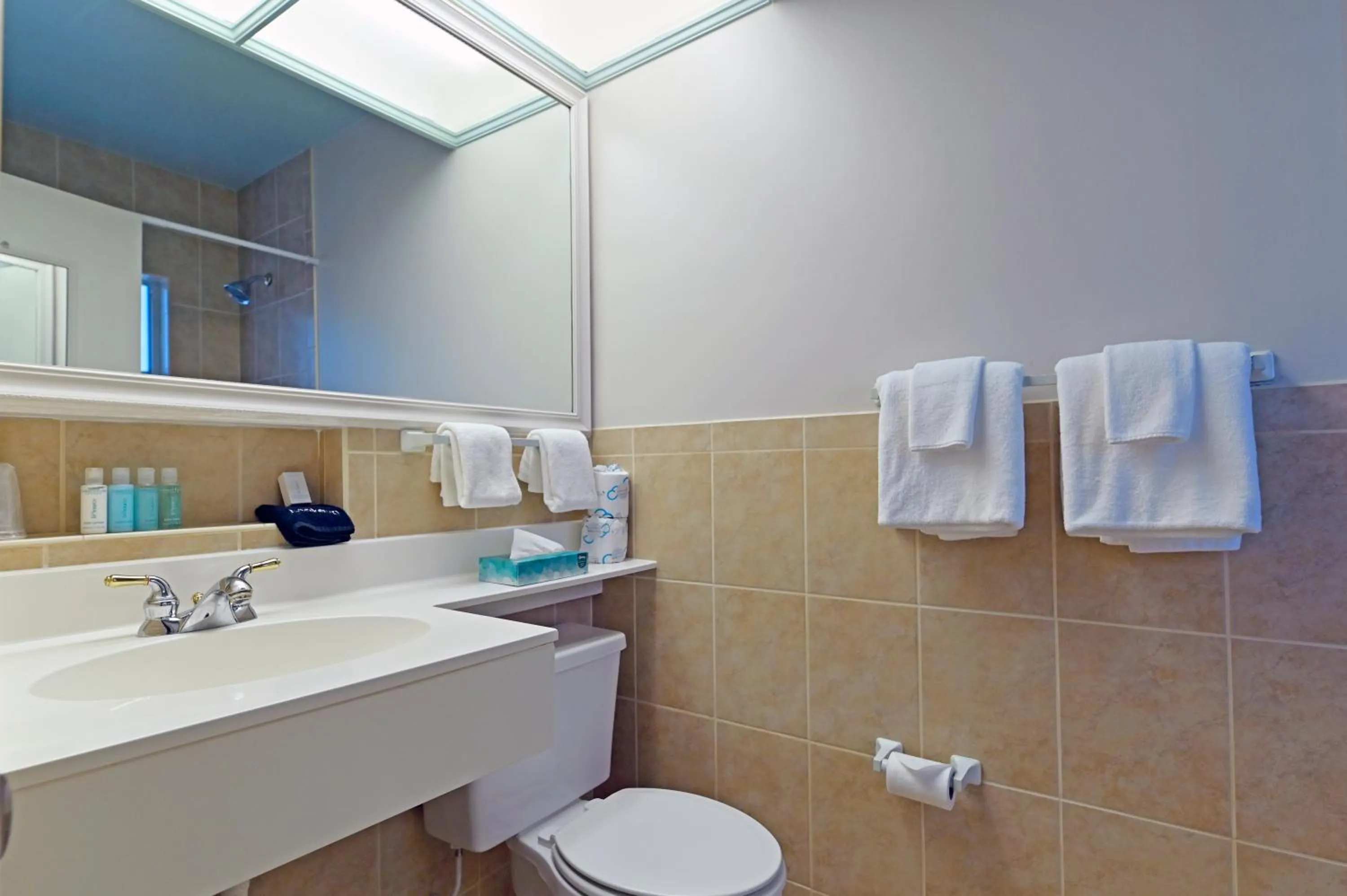 Bathroom in The Islander Inn