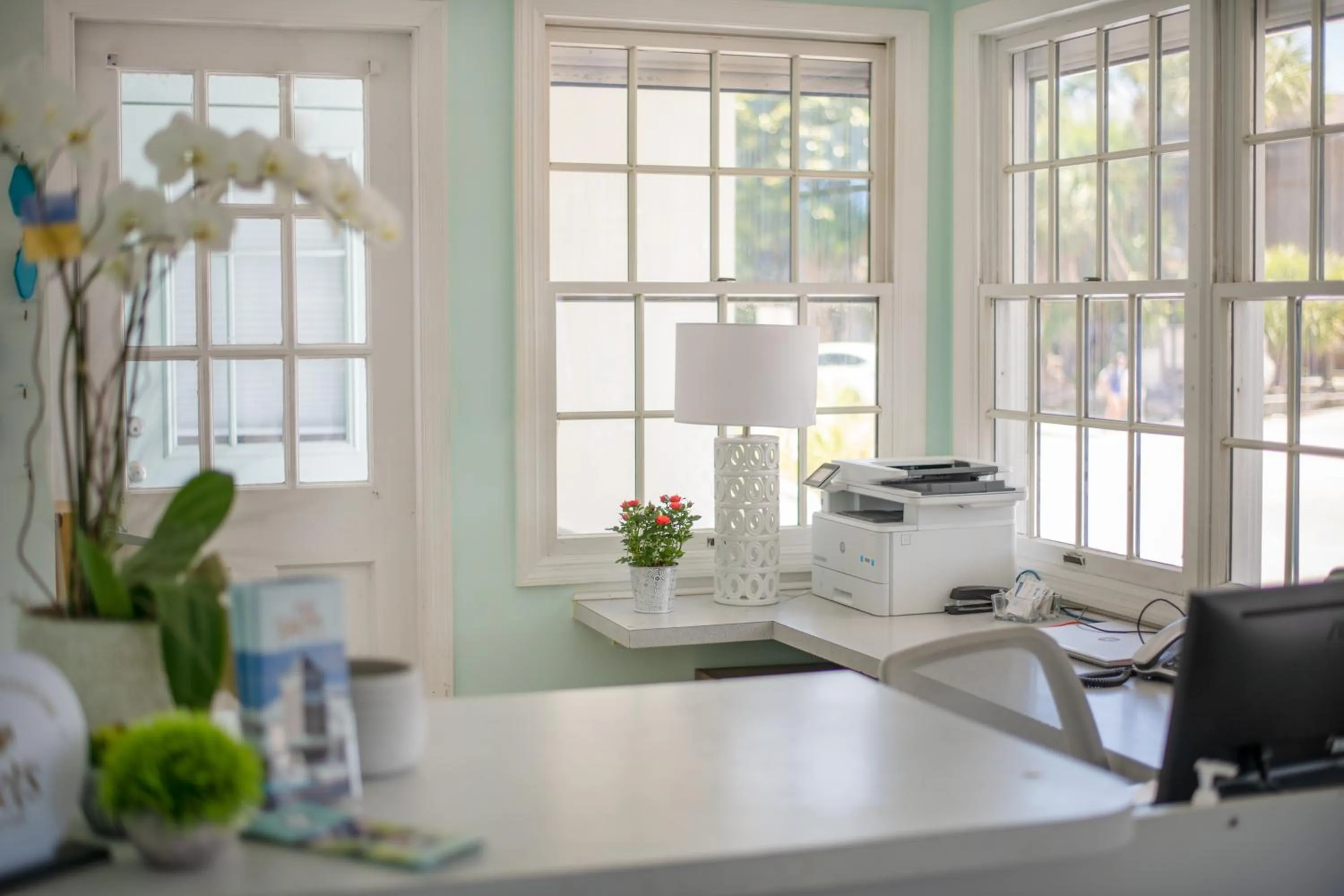 Lobby or reception in The Islander Inn