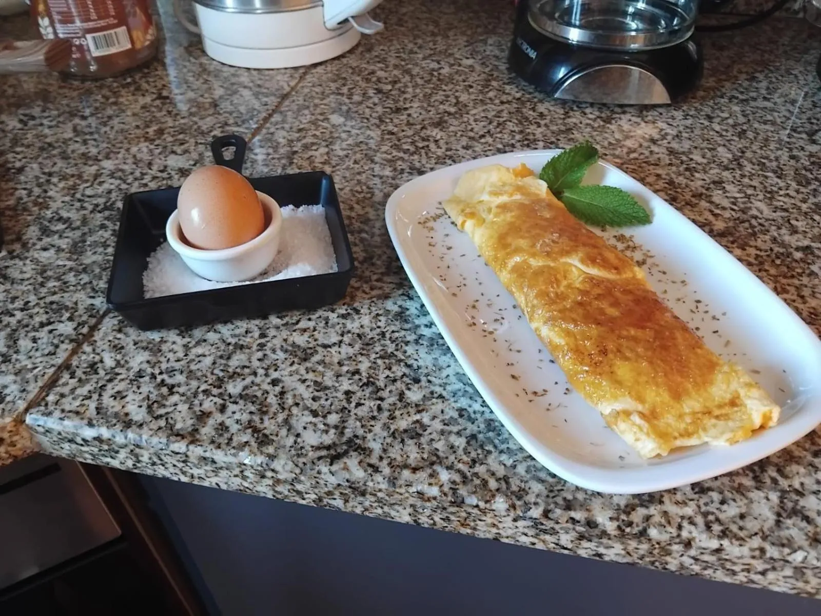 Breakfast in Golden Mirror