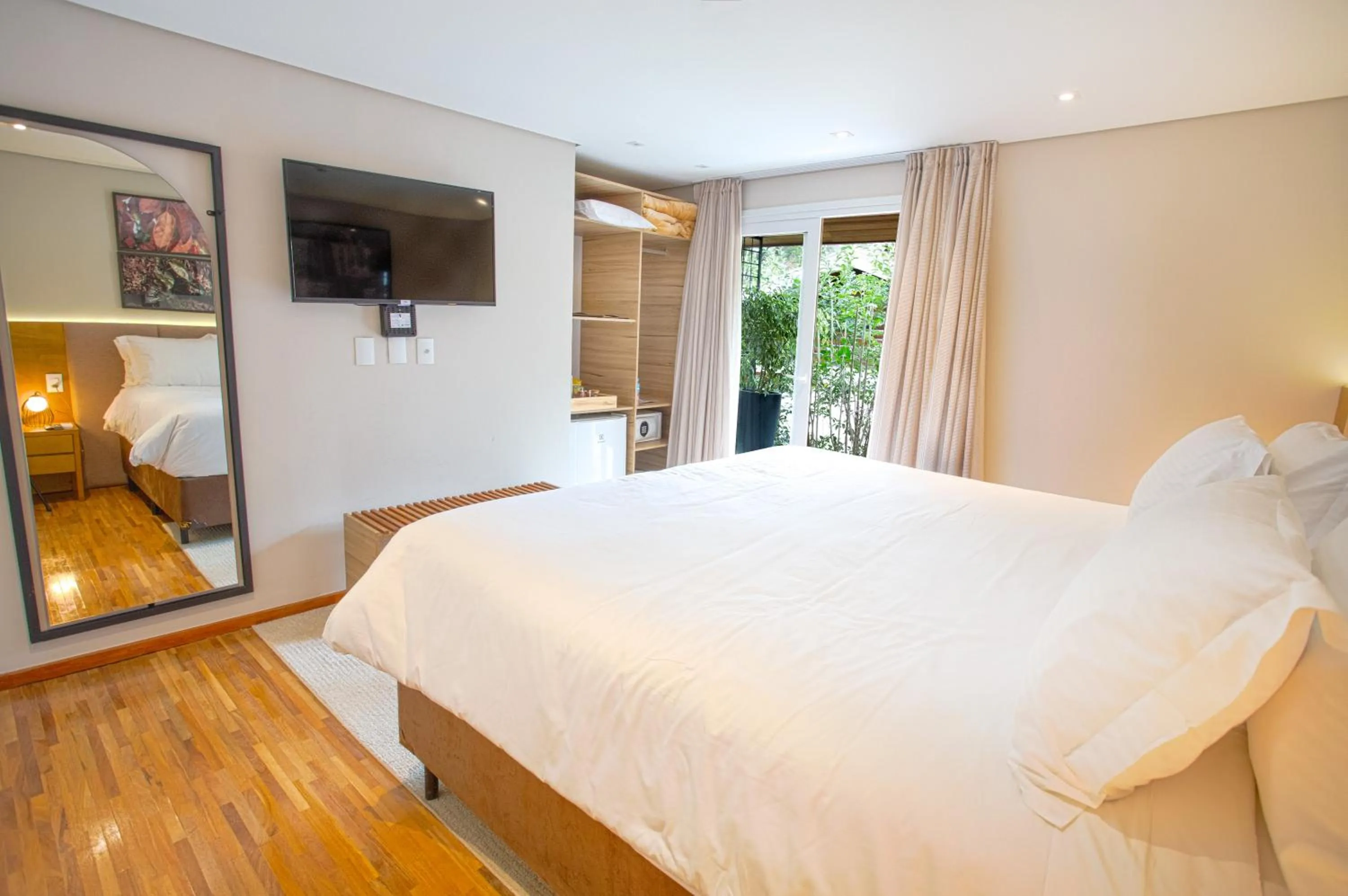 Photo of the whole room, Bed in Pousada Boutique Figueira da Serra