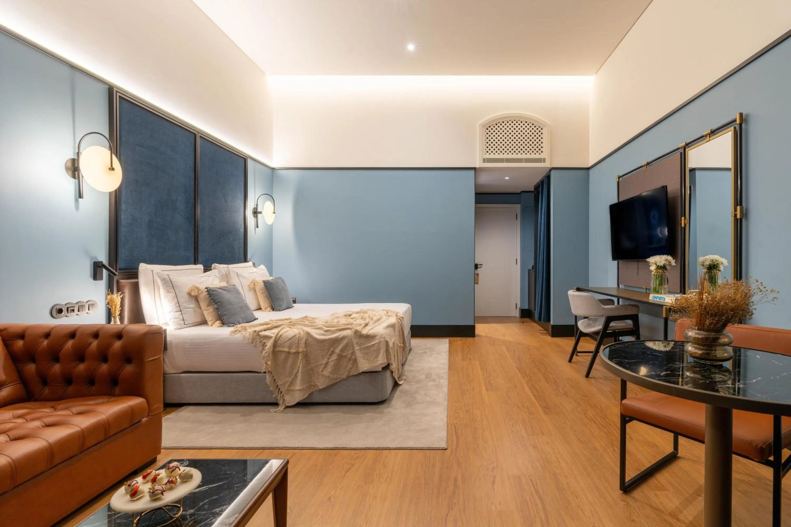 Bedroom, Bed in The Editory Riverside Hotel, an Historic Hotel