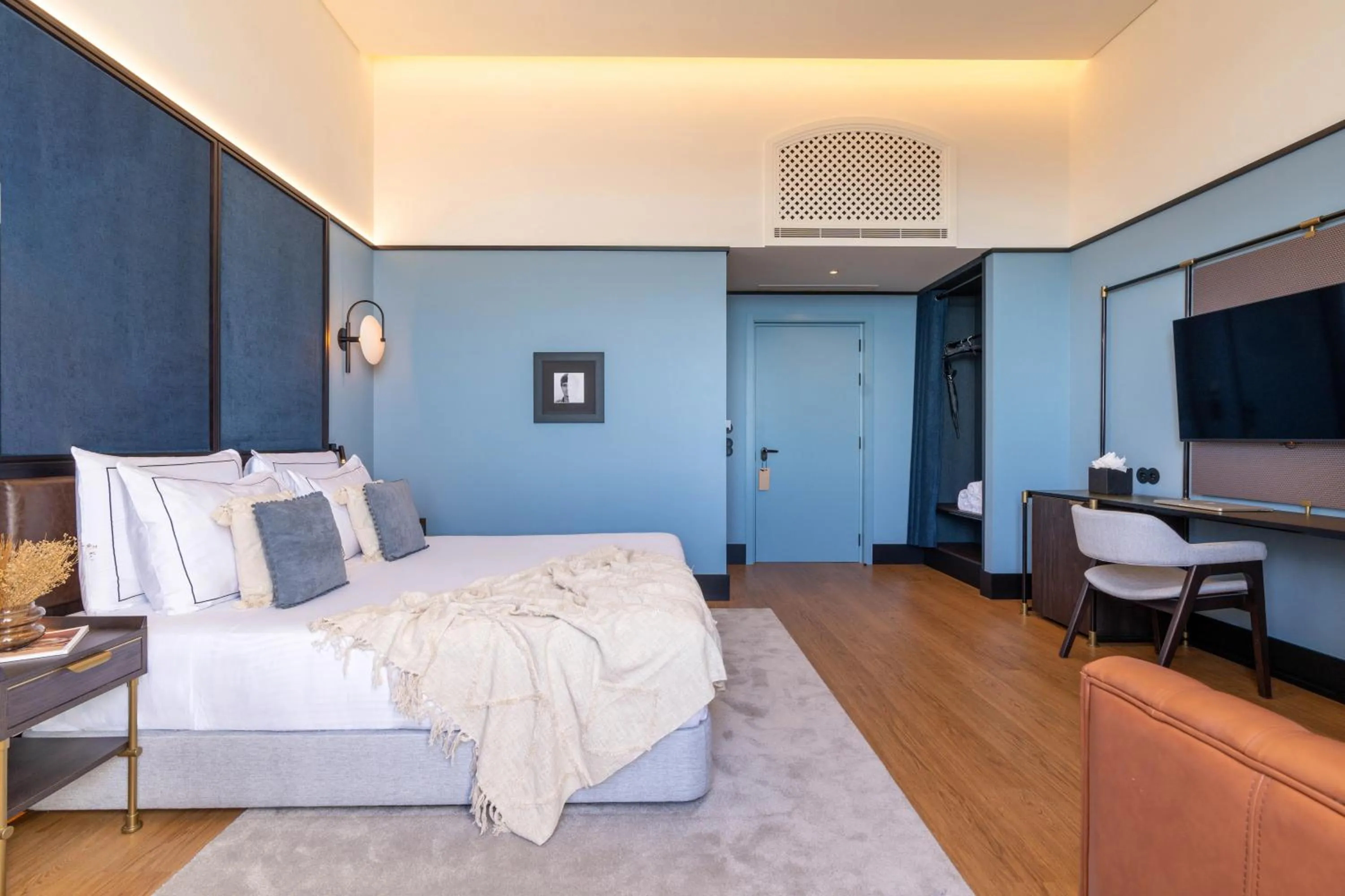 Bedroom, Bed in The Editory Riverside Hotel, an Historic Hotel