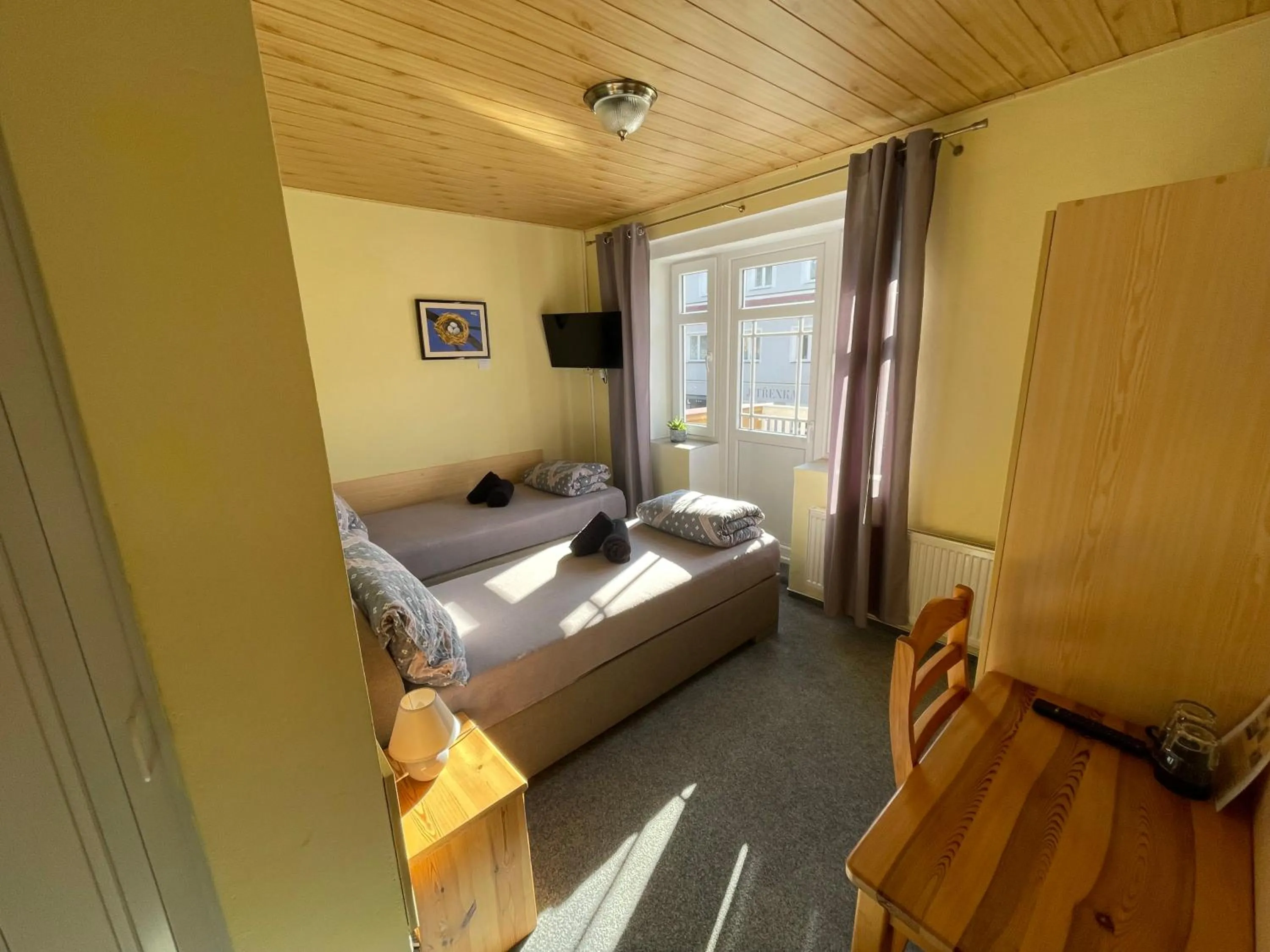 Twin Room with Balcony in Pension V Pohodě
