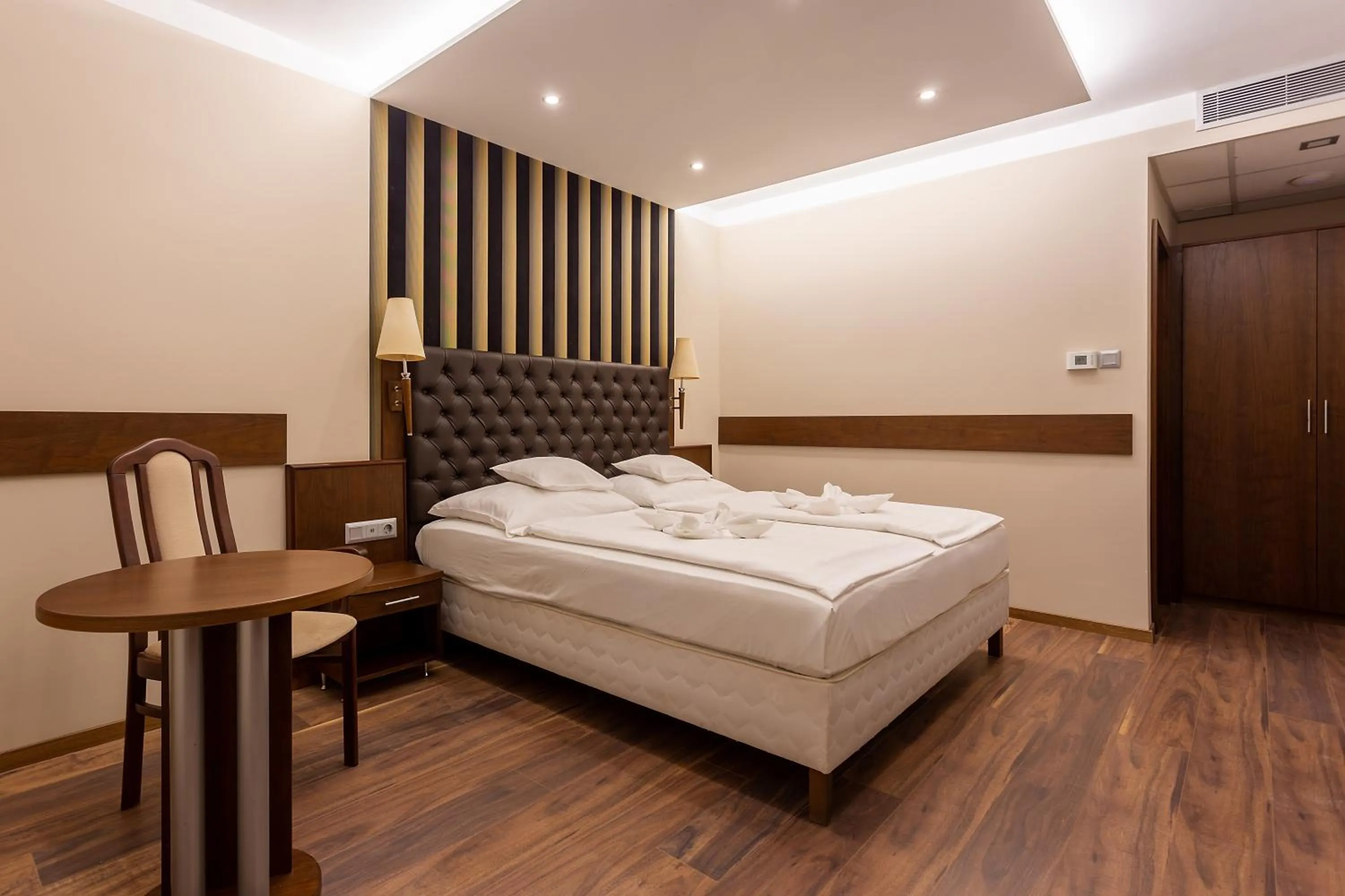 Photo of the whole room, Bed in Szőnyi Garden Hotel Pest