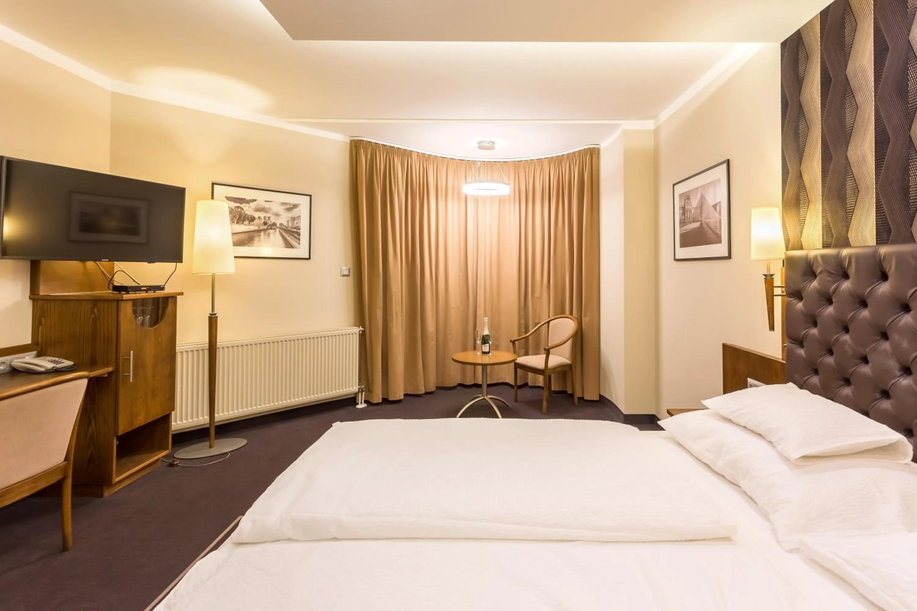 Bedroom, Bed in Szőnyi Garden Hotel Pest