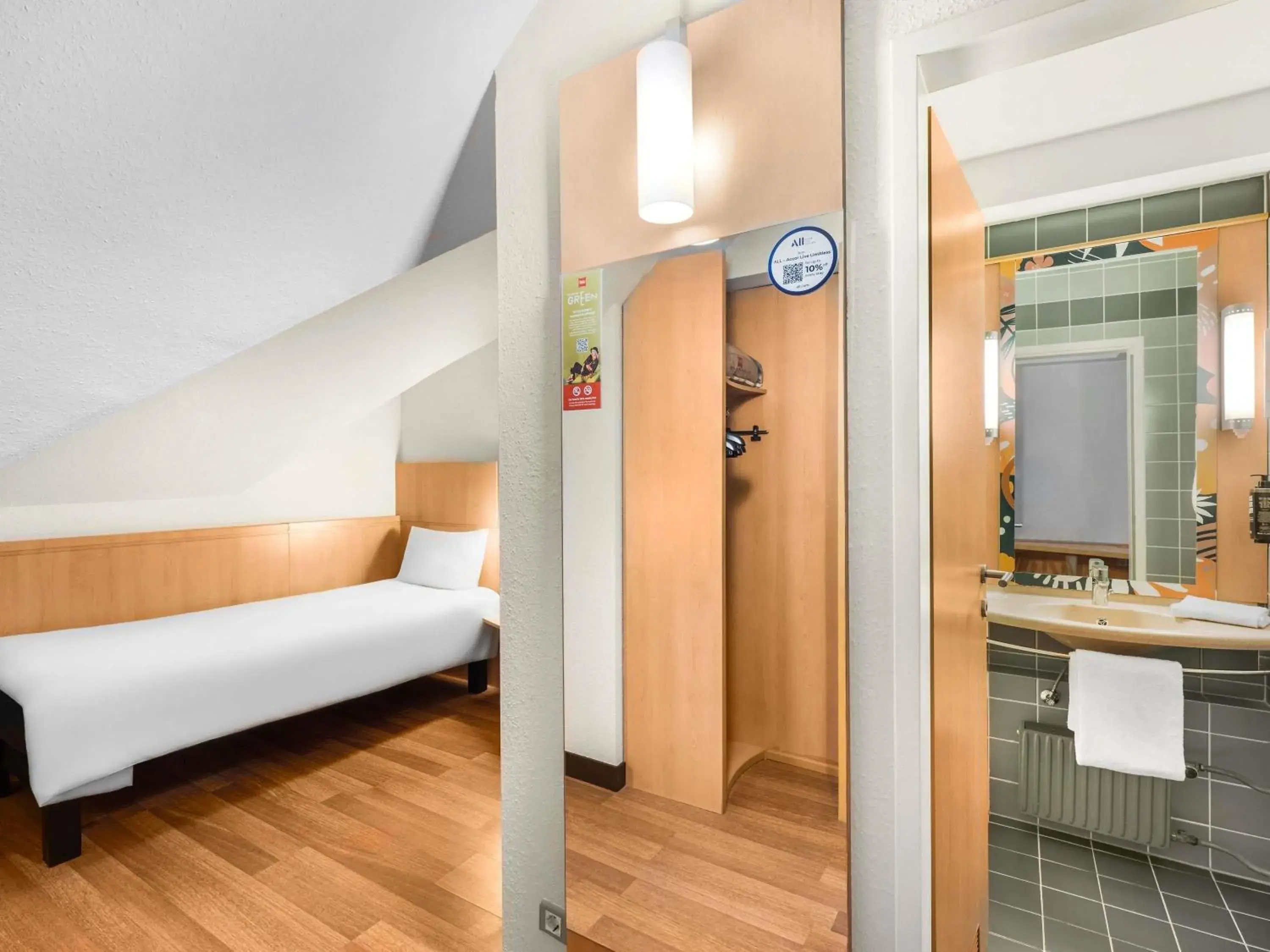 Bedroom, Bed in Ibis Budapest Heroes Square Bedroom, Bed in Ibis Budapest Heroes Square