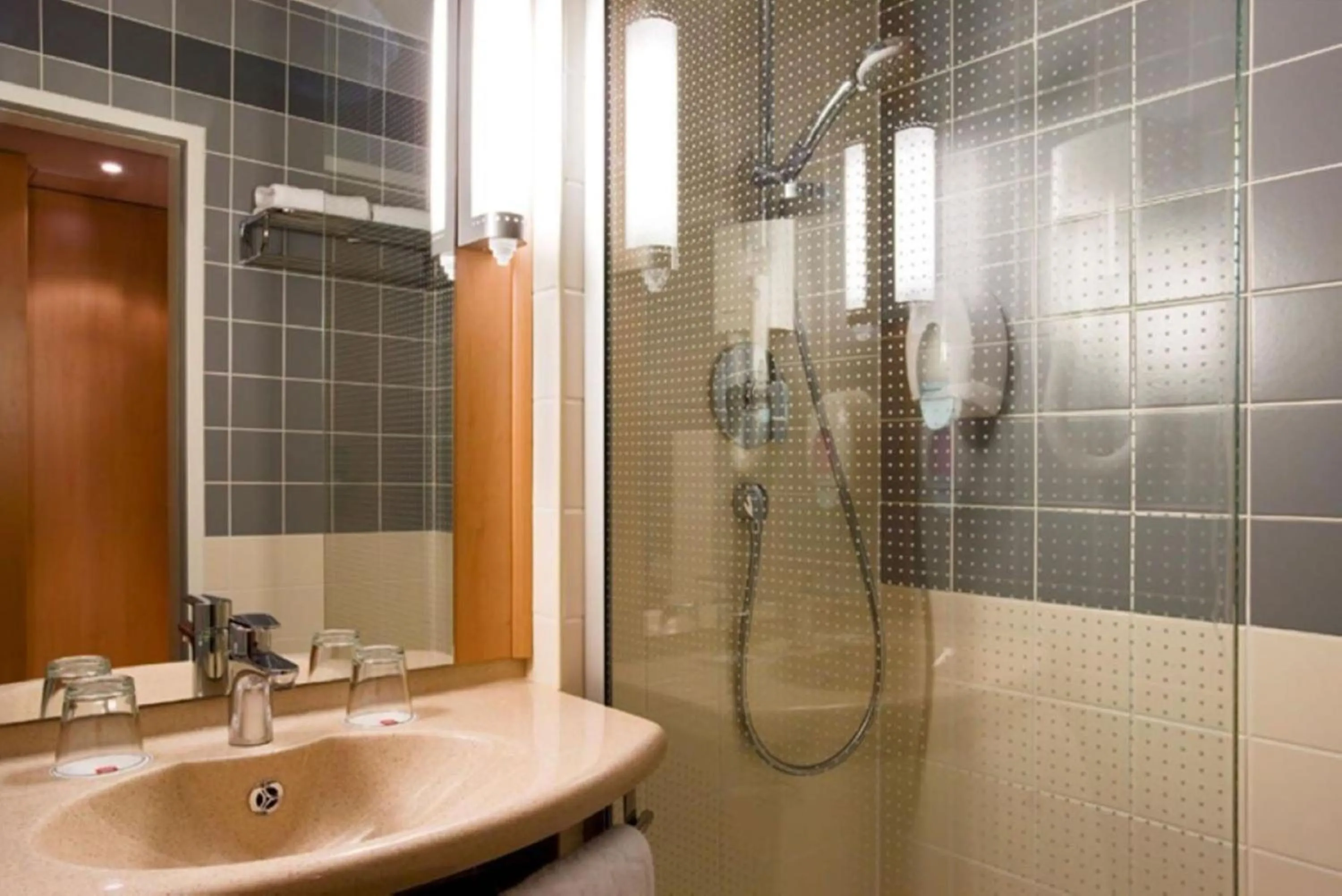 Bathroom in Ibis Budapest Heroes Square