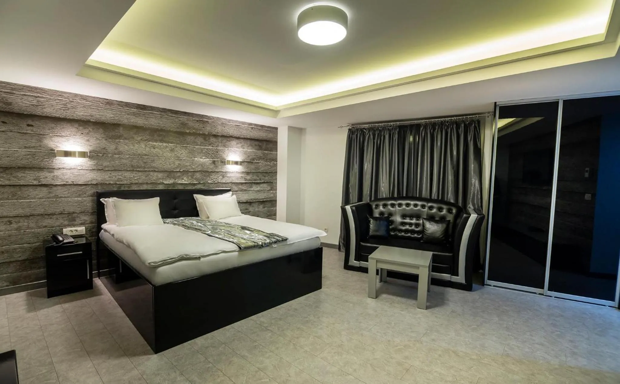 George Clooney - Apartment  in Mr.I Boutique Hotel & Bar