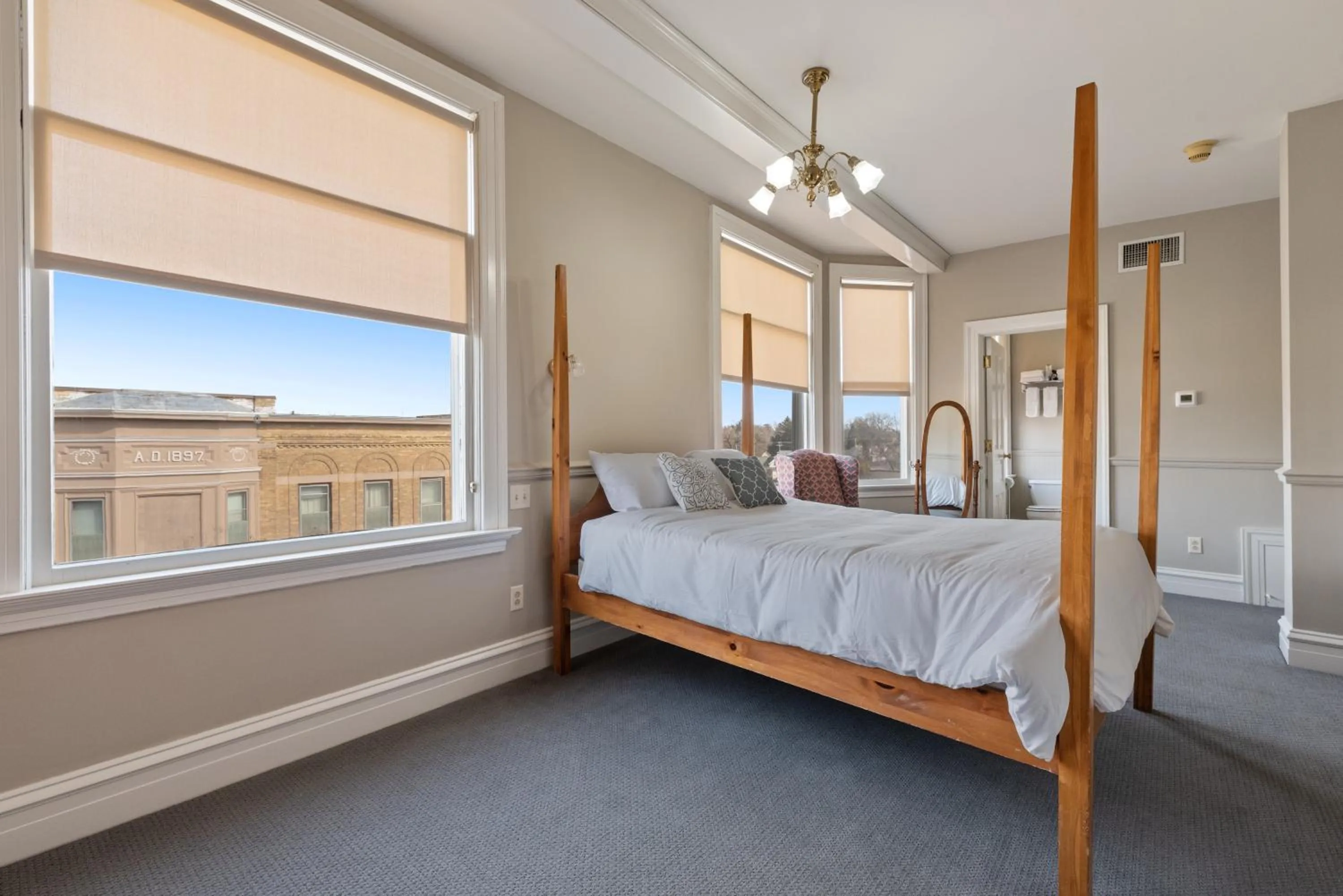 Photo of the whole room, Bed in The Audubon Inn LLC