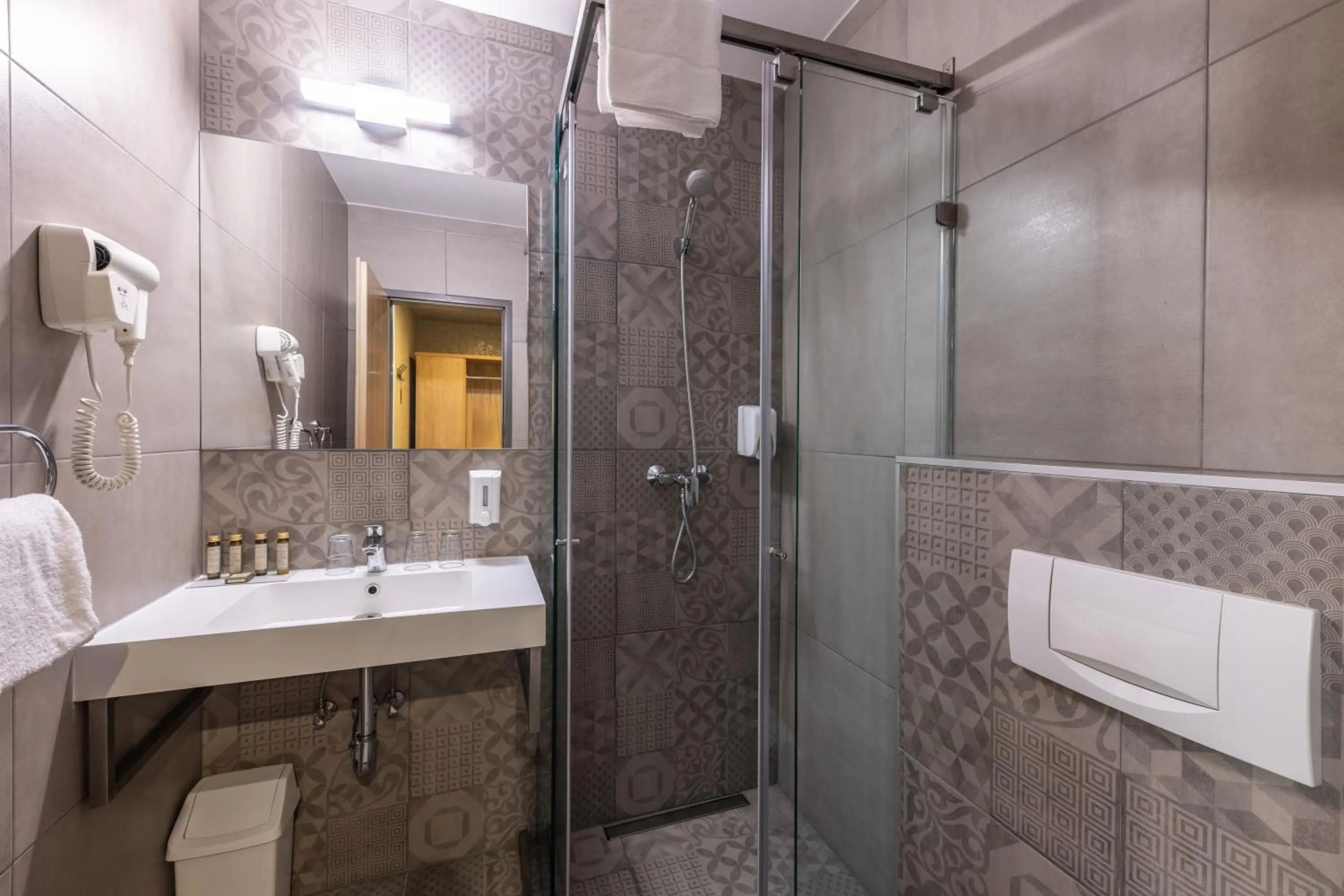 Shower in City Hotel Ring