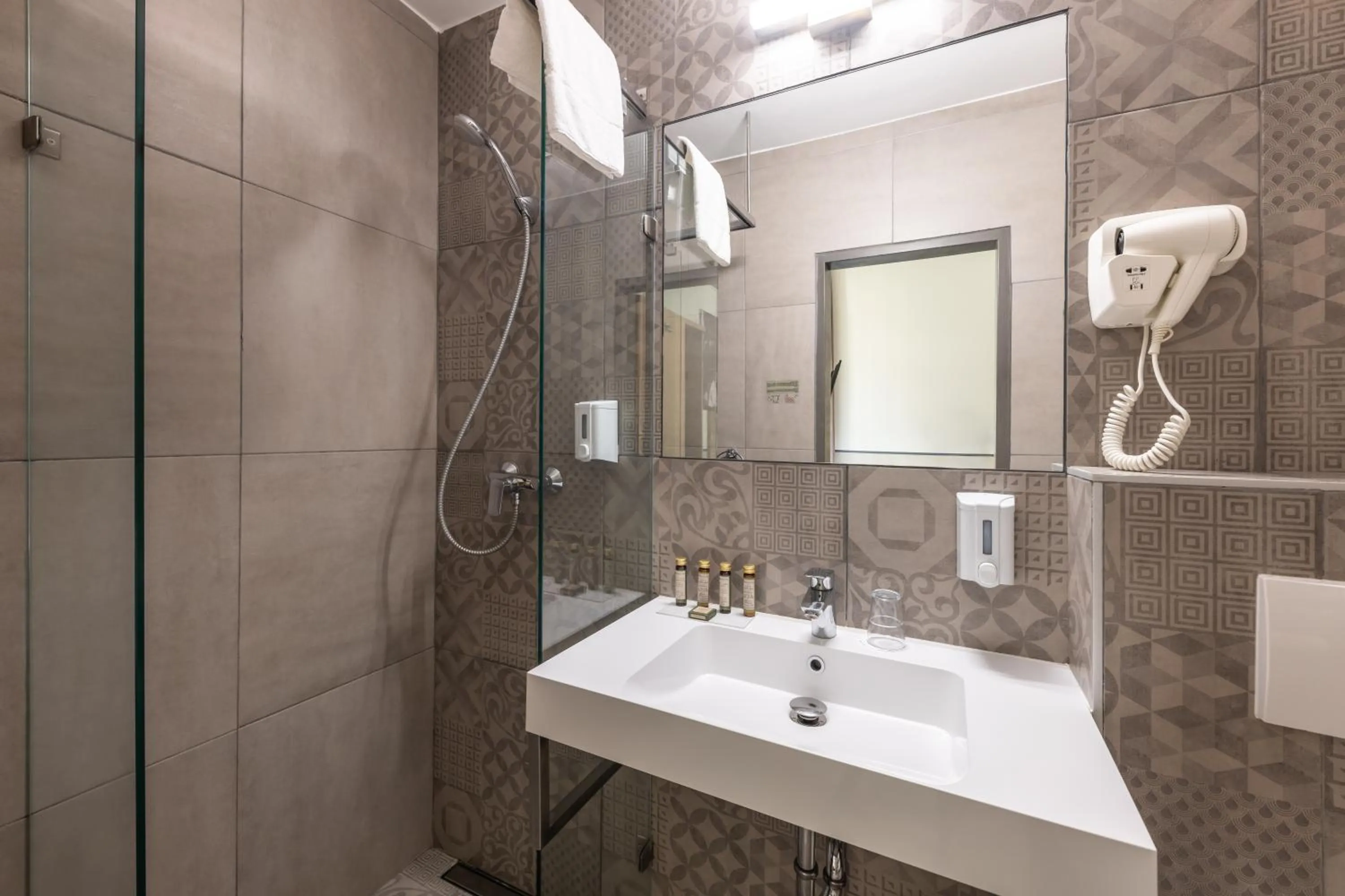 Shower in City Hotel Ring