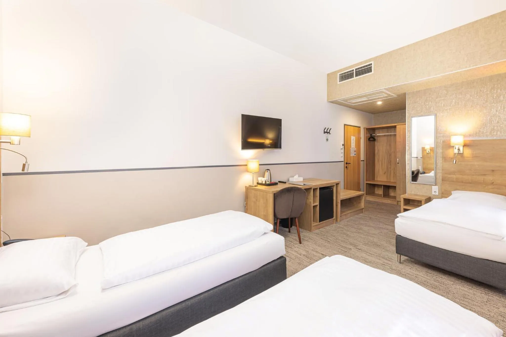 Bed in City Hotel Ring